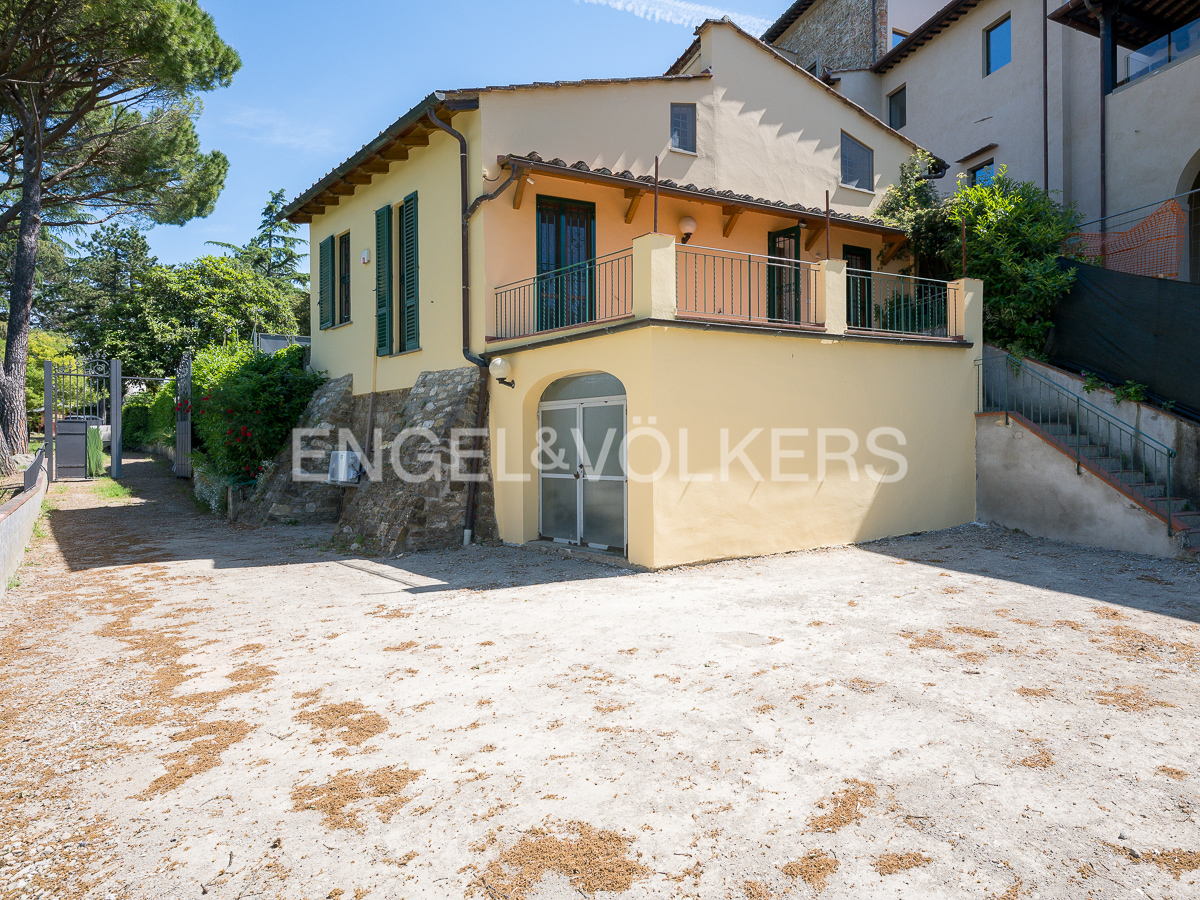 Exklusives Wohnen im Grünen mit Panoramablick auf die Stadt