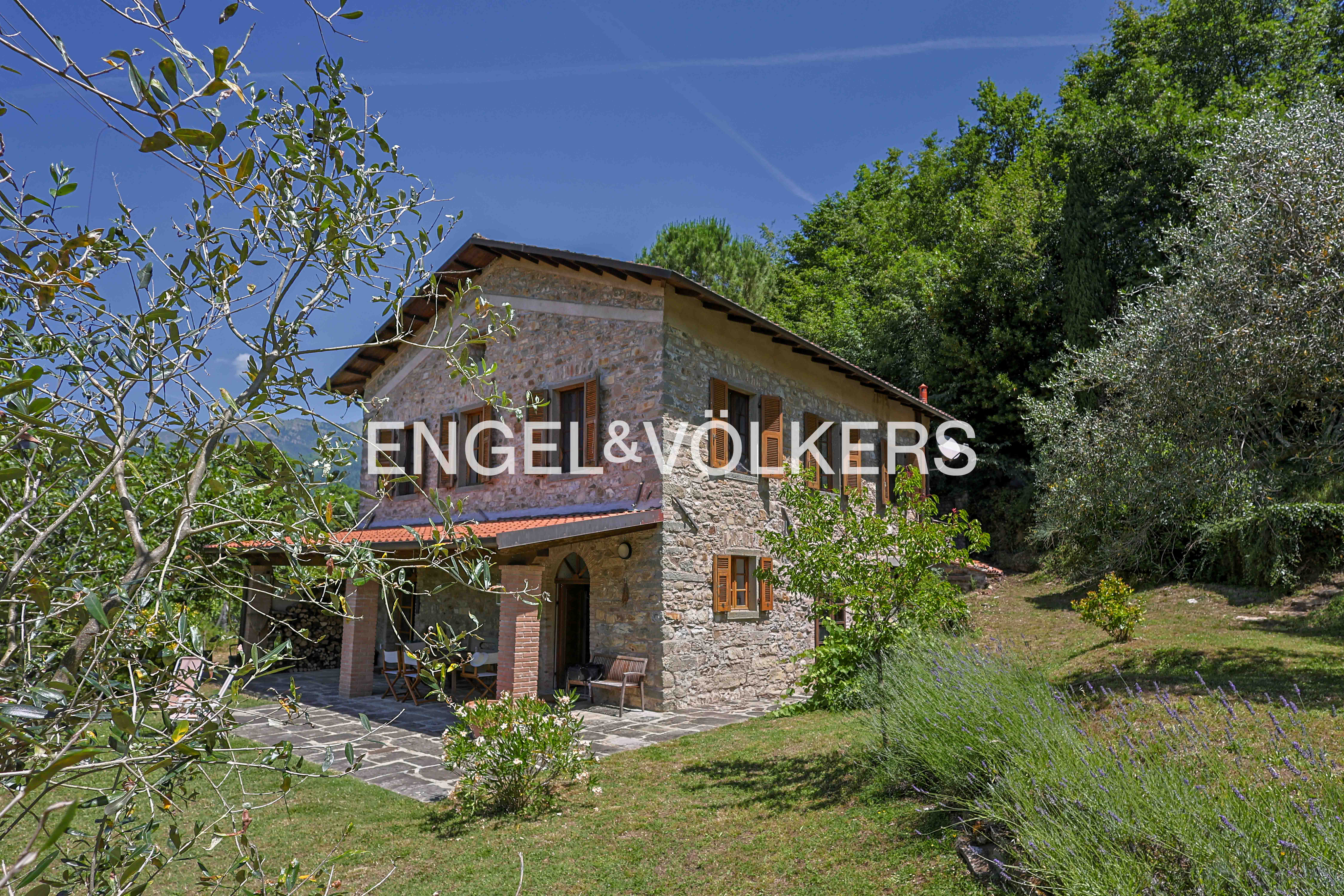 Kernsaniertes Steinhaus in der unberührten Natur der Lunigiana im Norden der Toskana