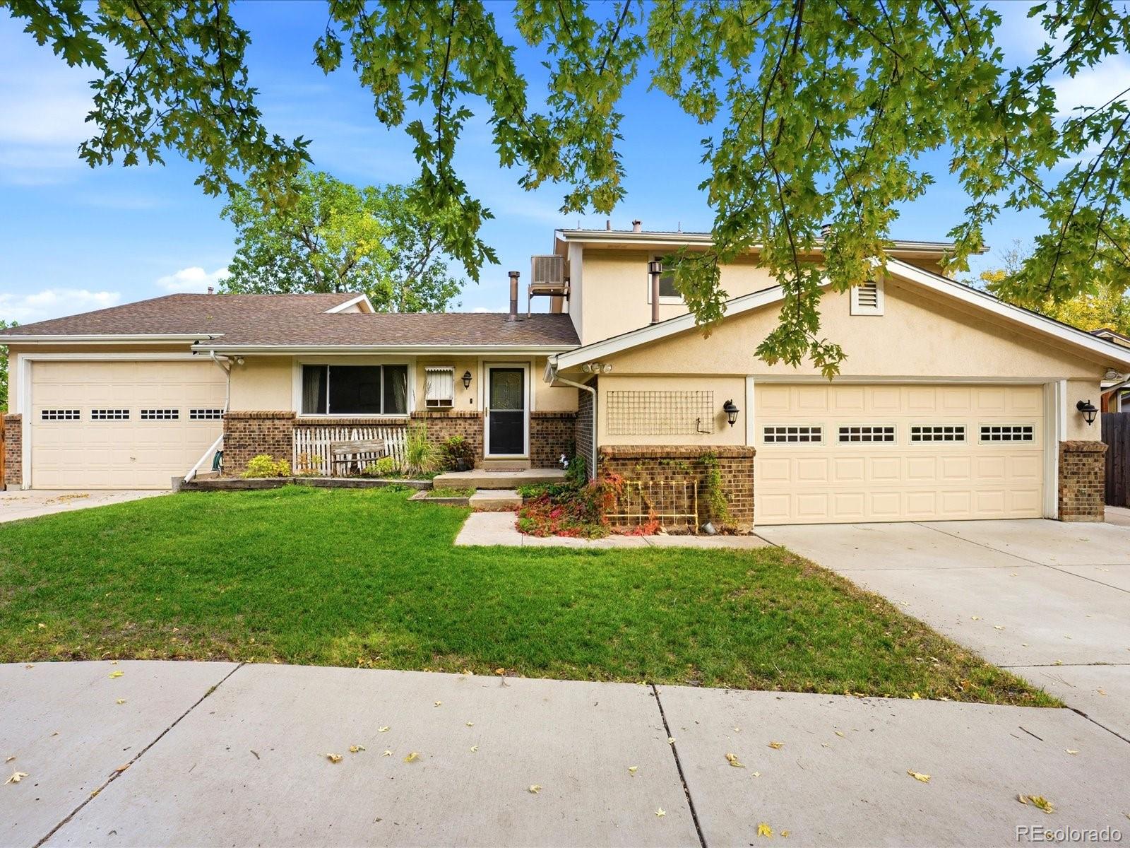 Littleton RV Garage with 5-Ton Lift, No HOA