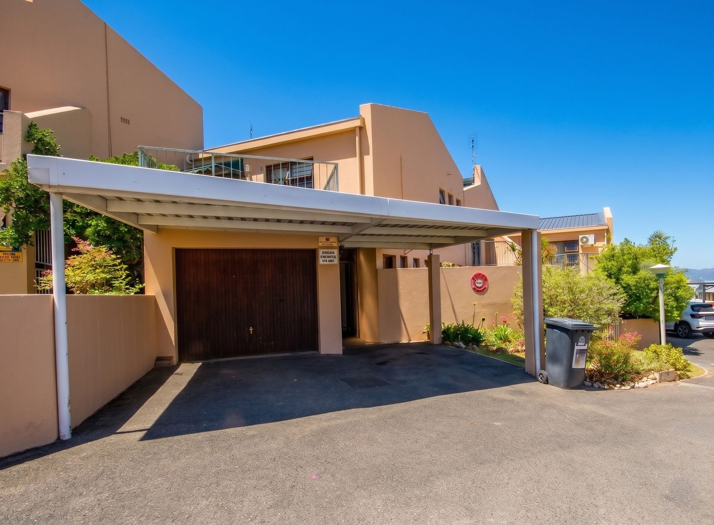 3 Bedroom Pet-Friendly Townhouse in Worlds View complex