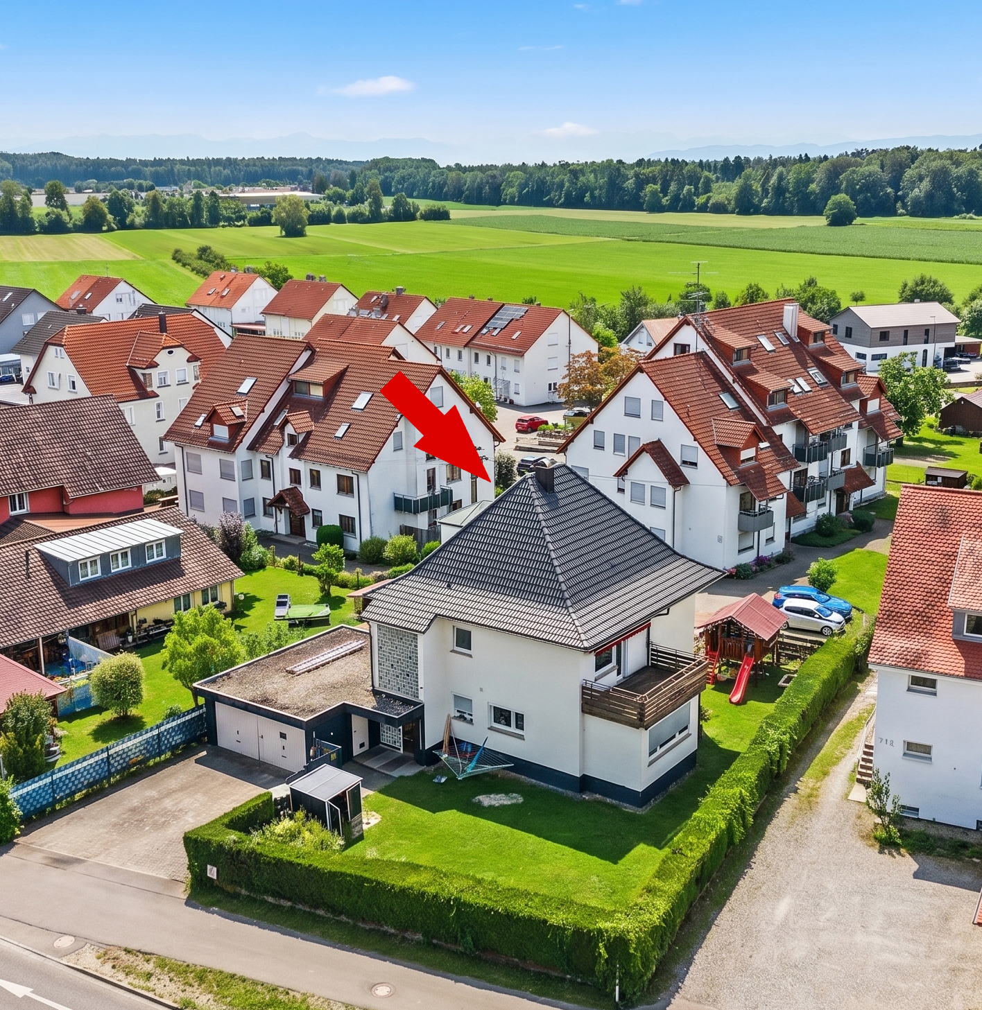 Teilmodernisiertes Einfamilienhaus mit Potenzial für drei Wohneinheiten in Tettnang