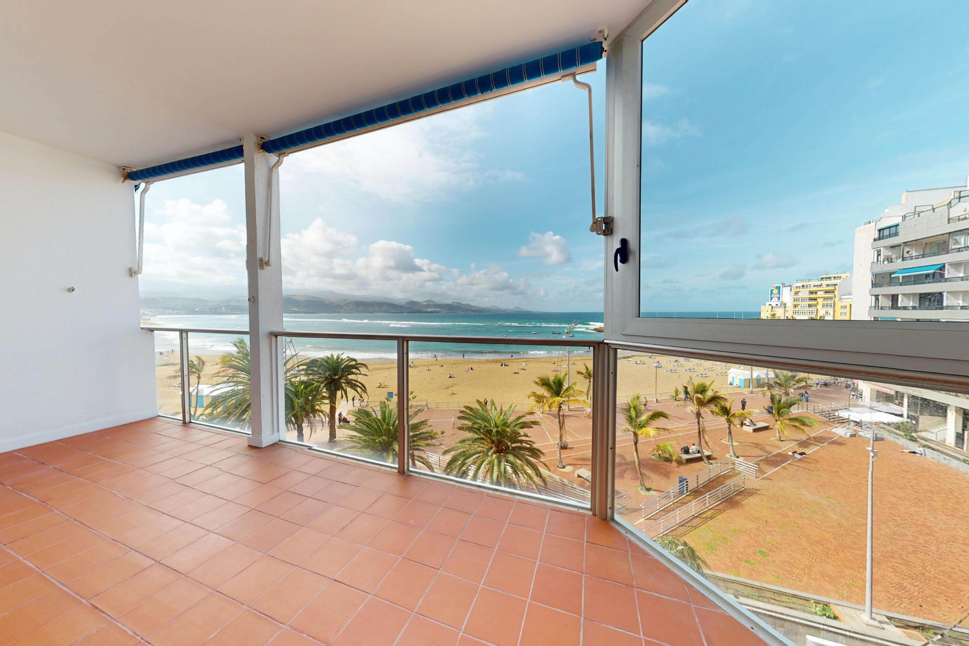 Renovierte Wohnung mit Terrasse und Meerblick in Las Canteras – Langzeitmiete