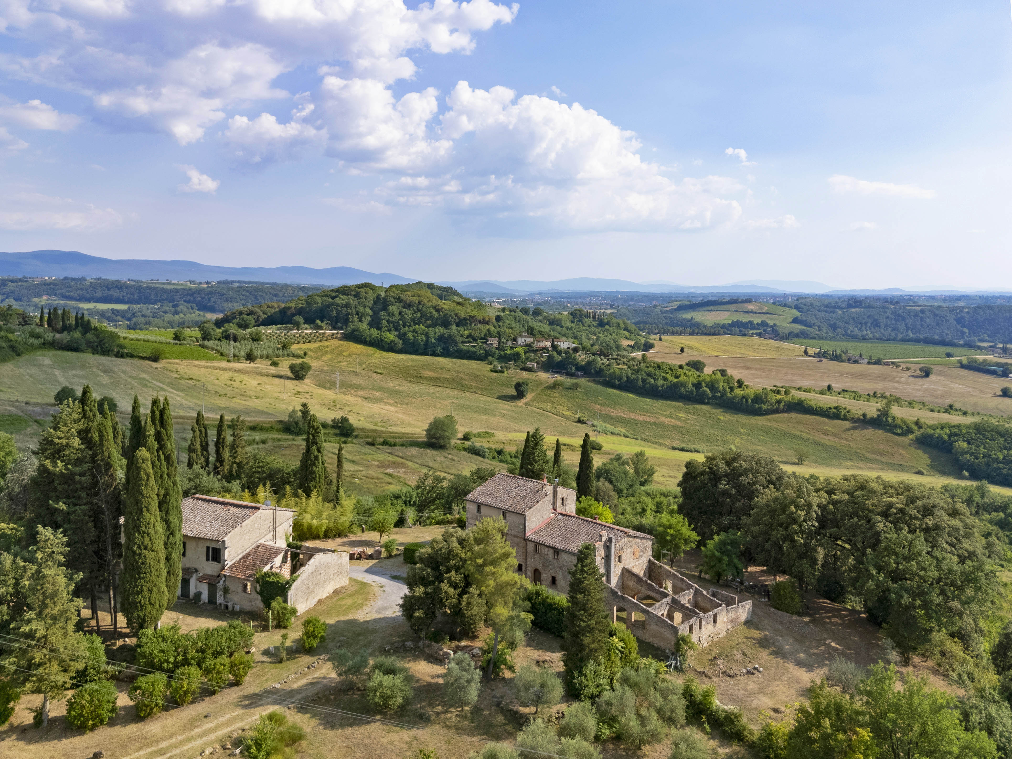 Charming Estate Between Florence and Siena