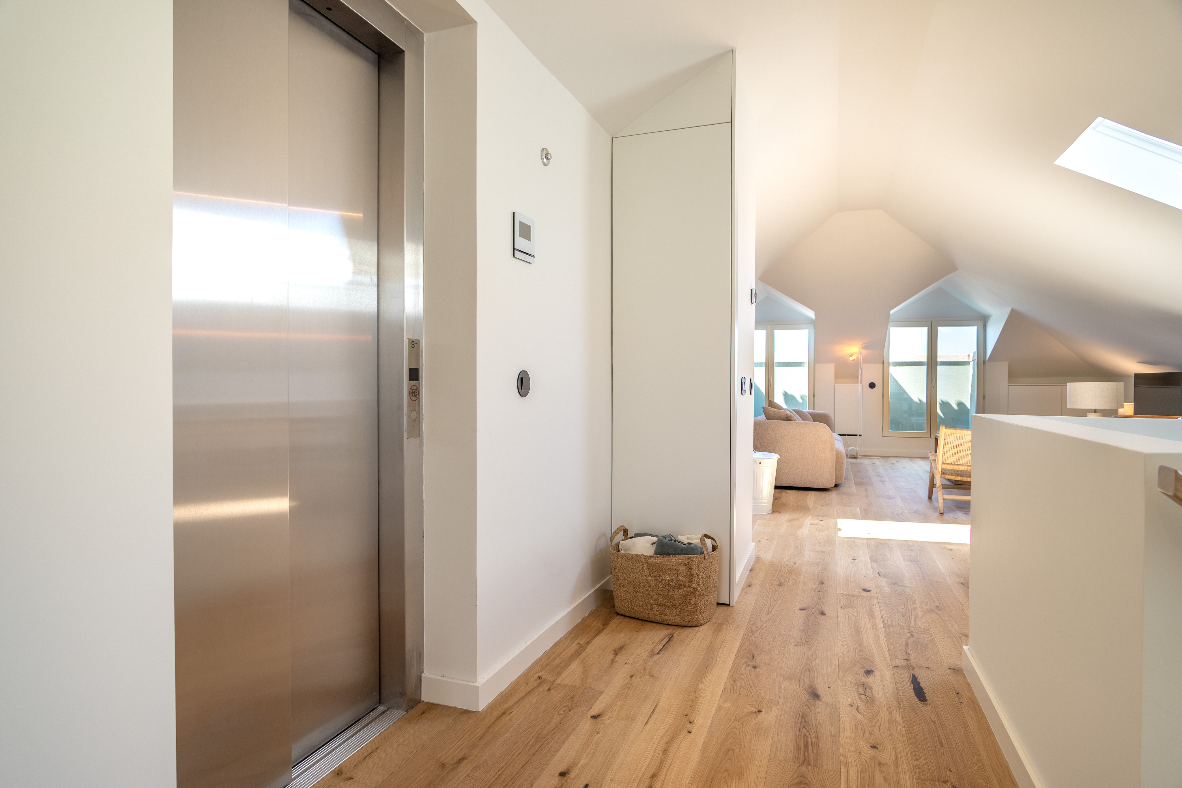 Apartamento T1+1 na 2.ª Linha de Mar