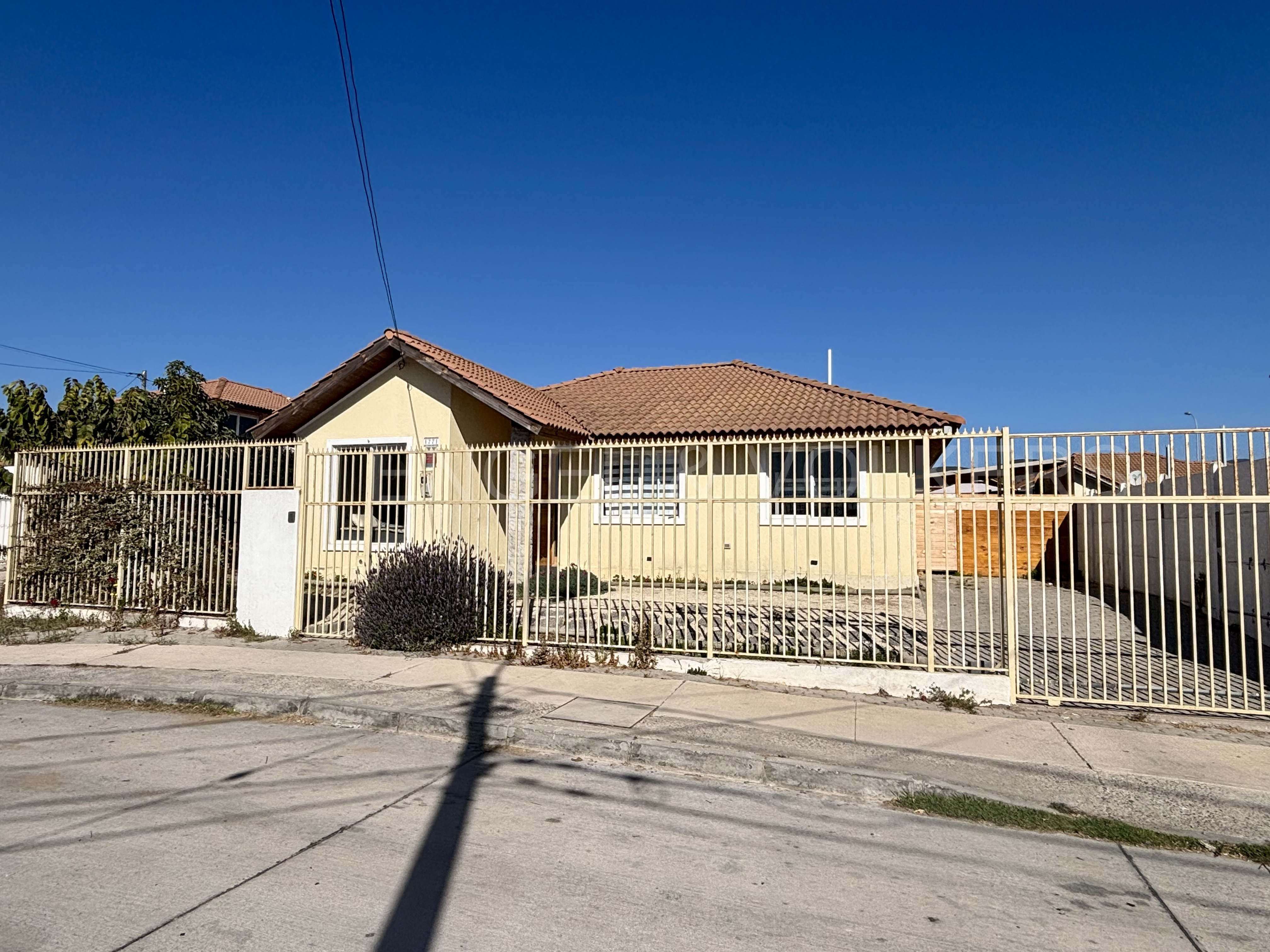 Se vende casa en Peñuelas