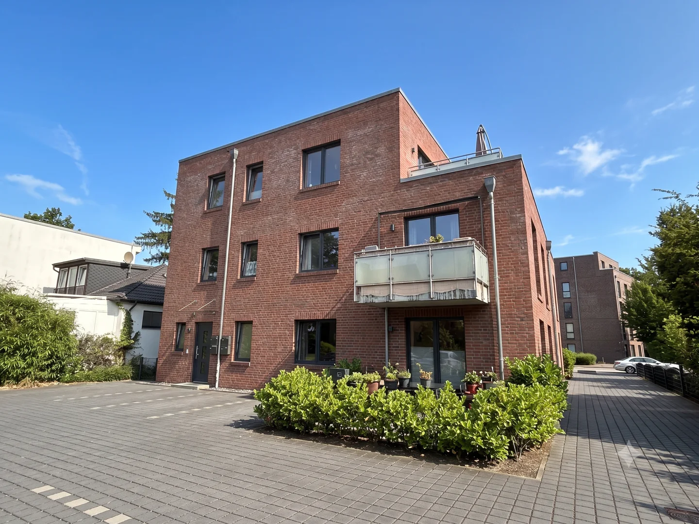 Neubau mit Stil: Moderne 2,5-Zimmer-Wohnung mit Balkon und Einbauküche - Foto 5