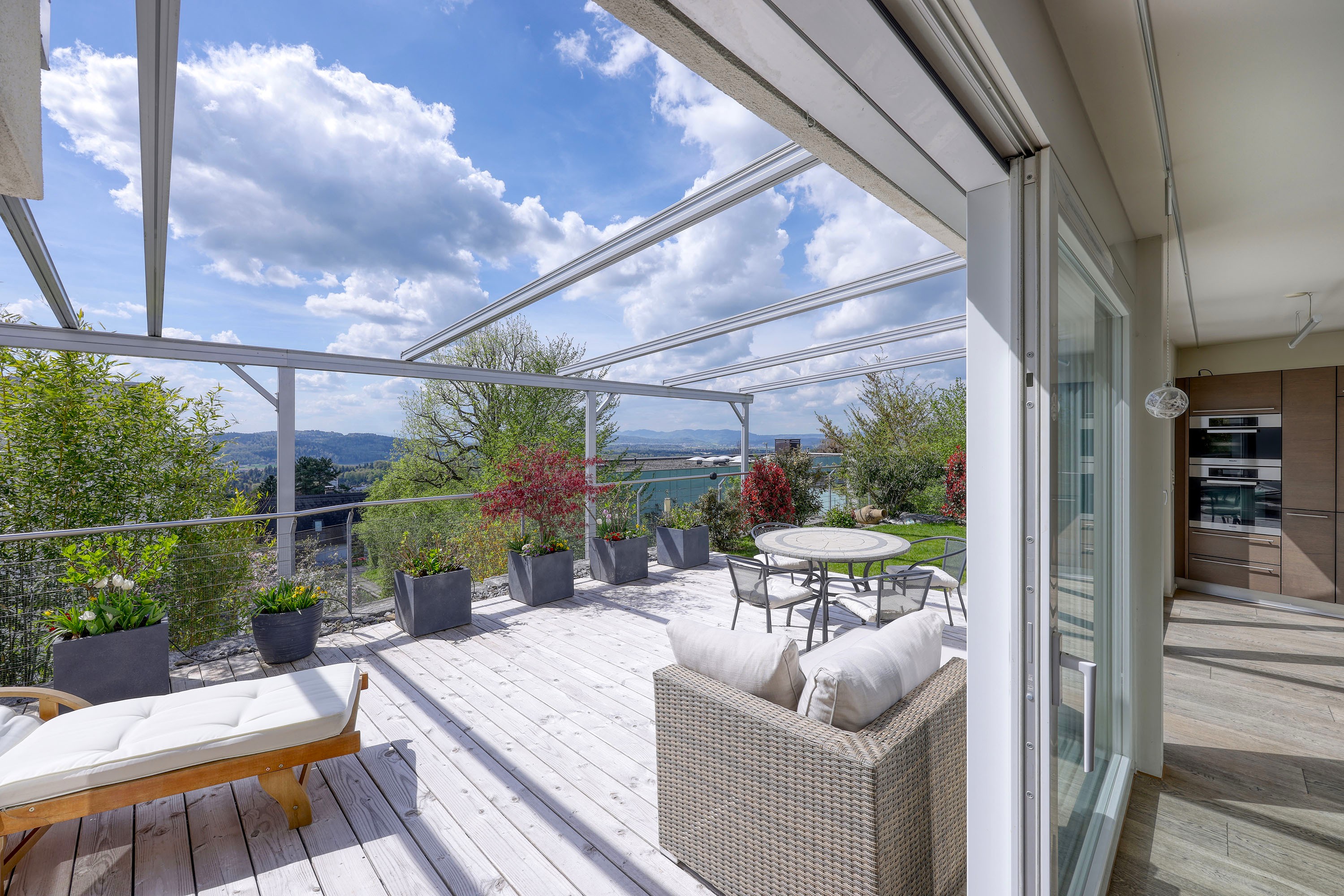 Wohnen an erhöhter Lage: Terrassenwohnung mit Weitblick
