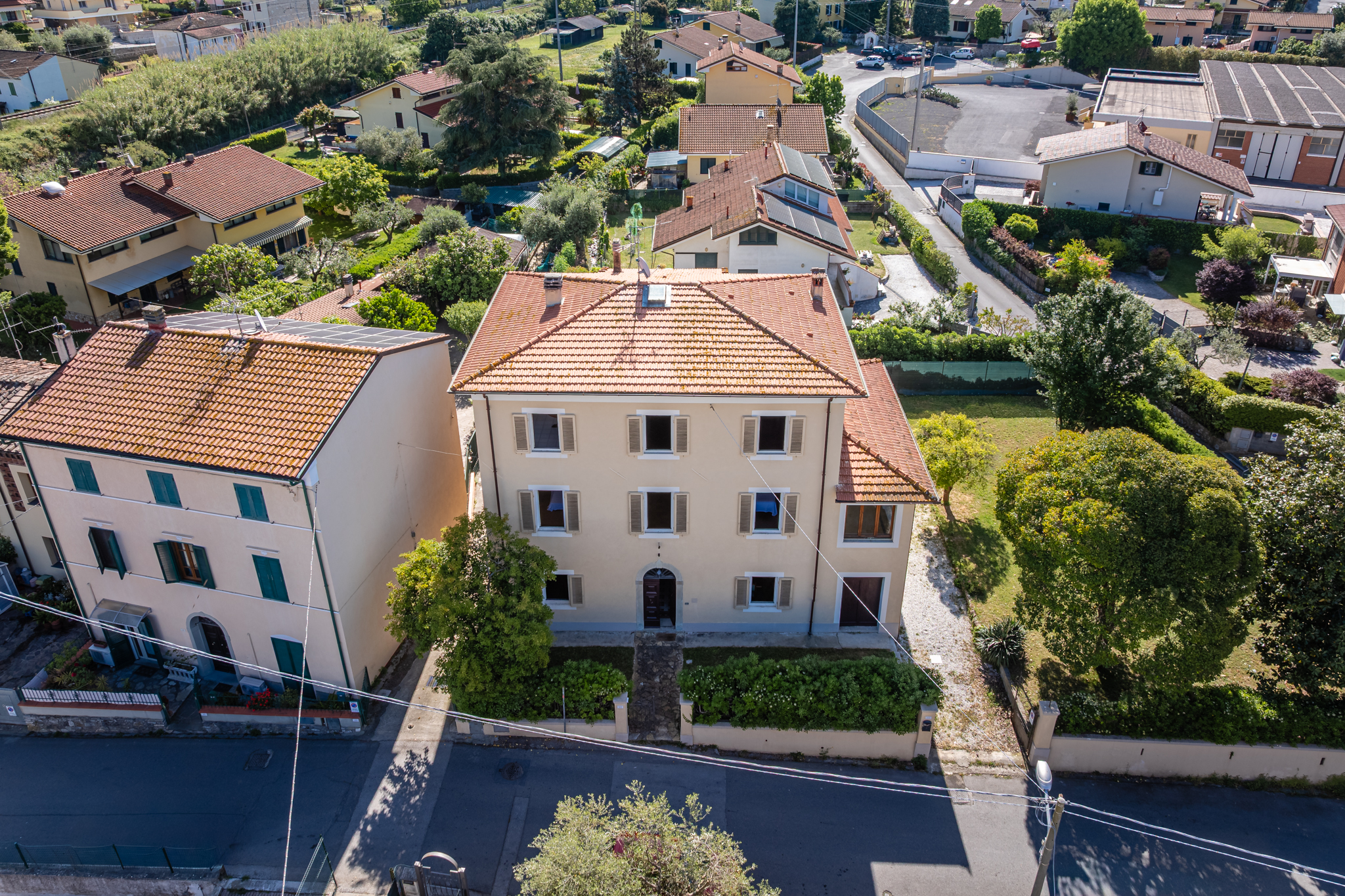 Historic residence with garden and 400 sqm between Lucca and Versilia