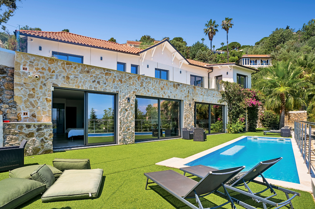 Contemporary villa with panoramic sea view – Super Cannes