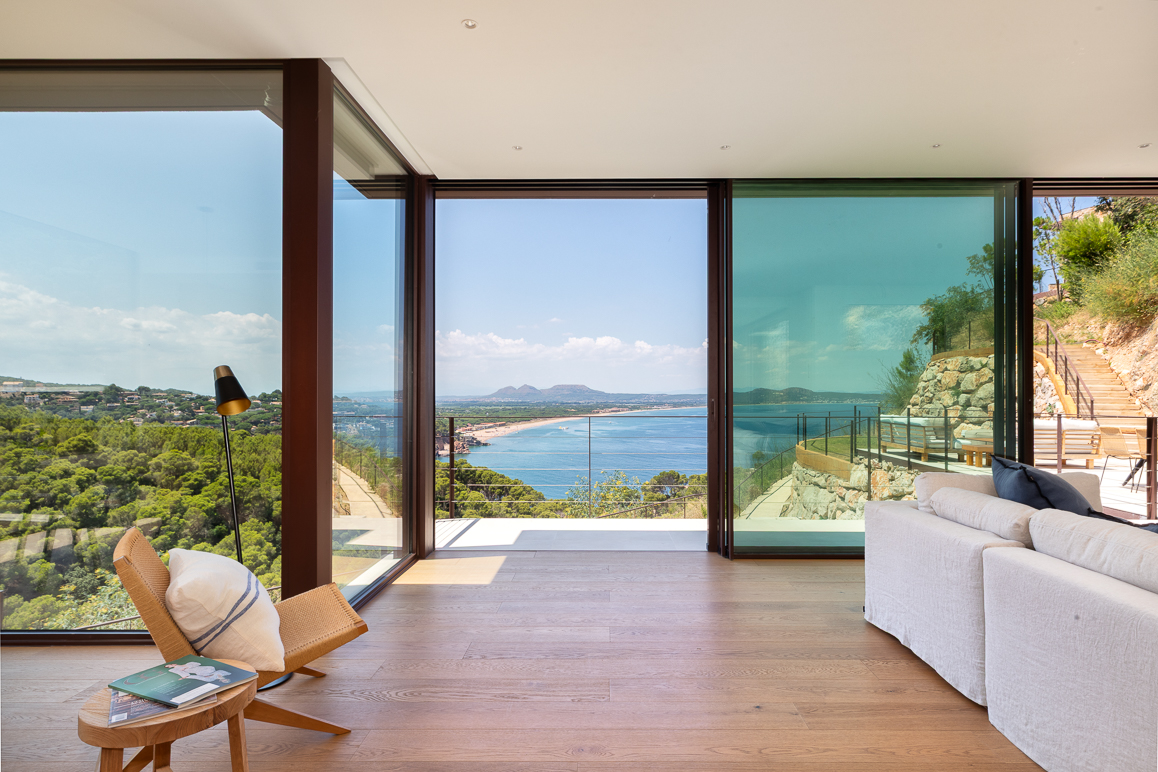 Exclusive new-build villa with Mediterranean views