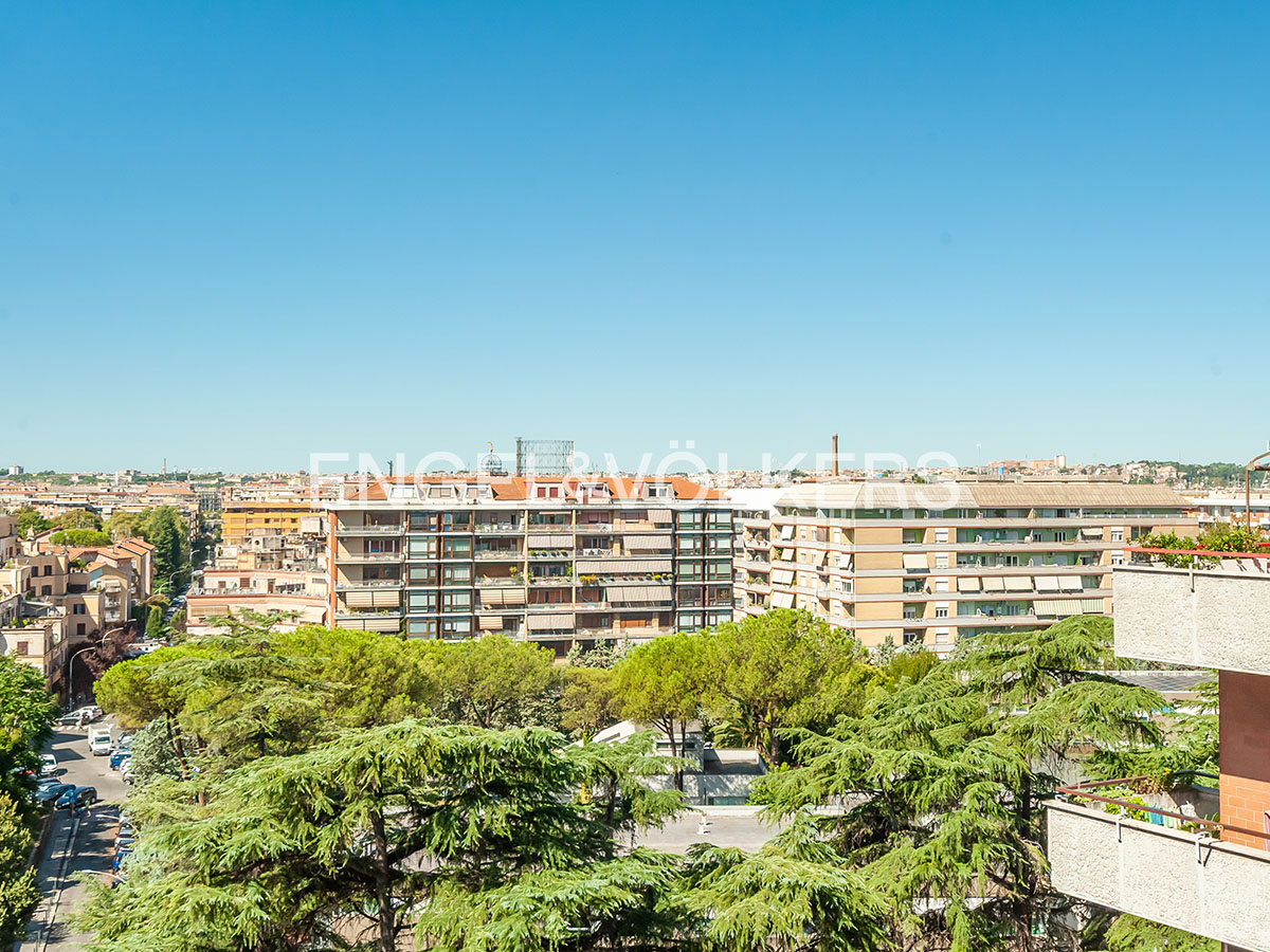 Spacious apartment in the lively Garbatella neighborhood