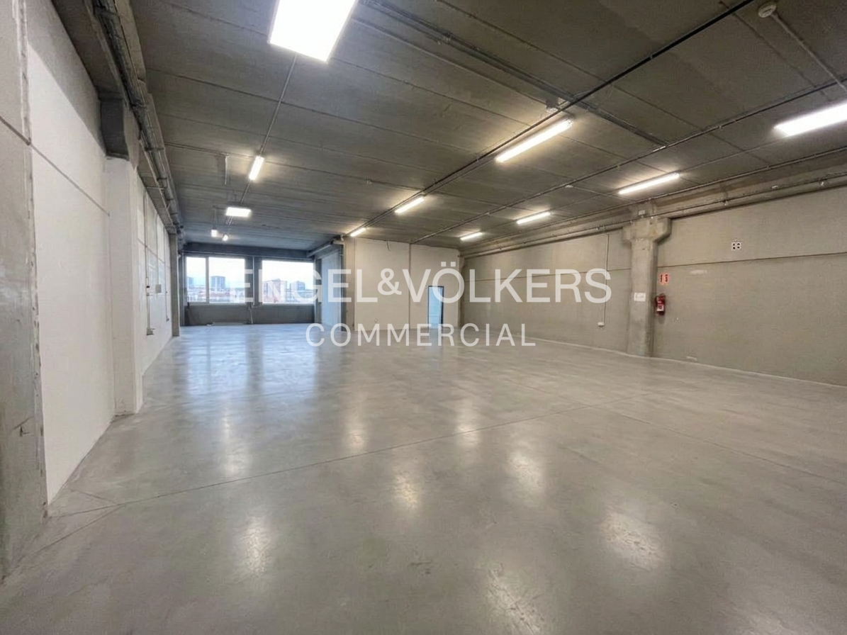 Nave industrial en Les Guixeres (Badalona)