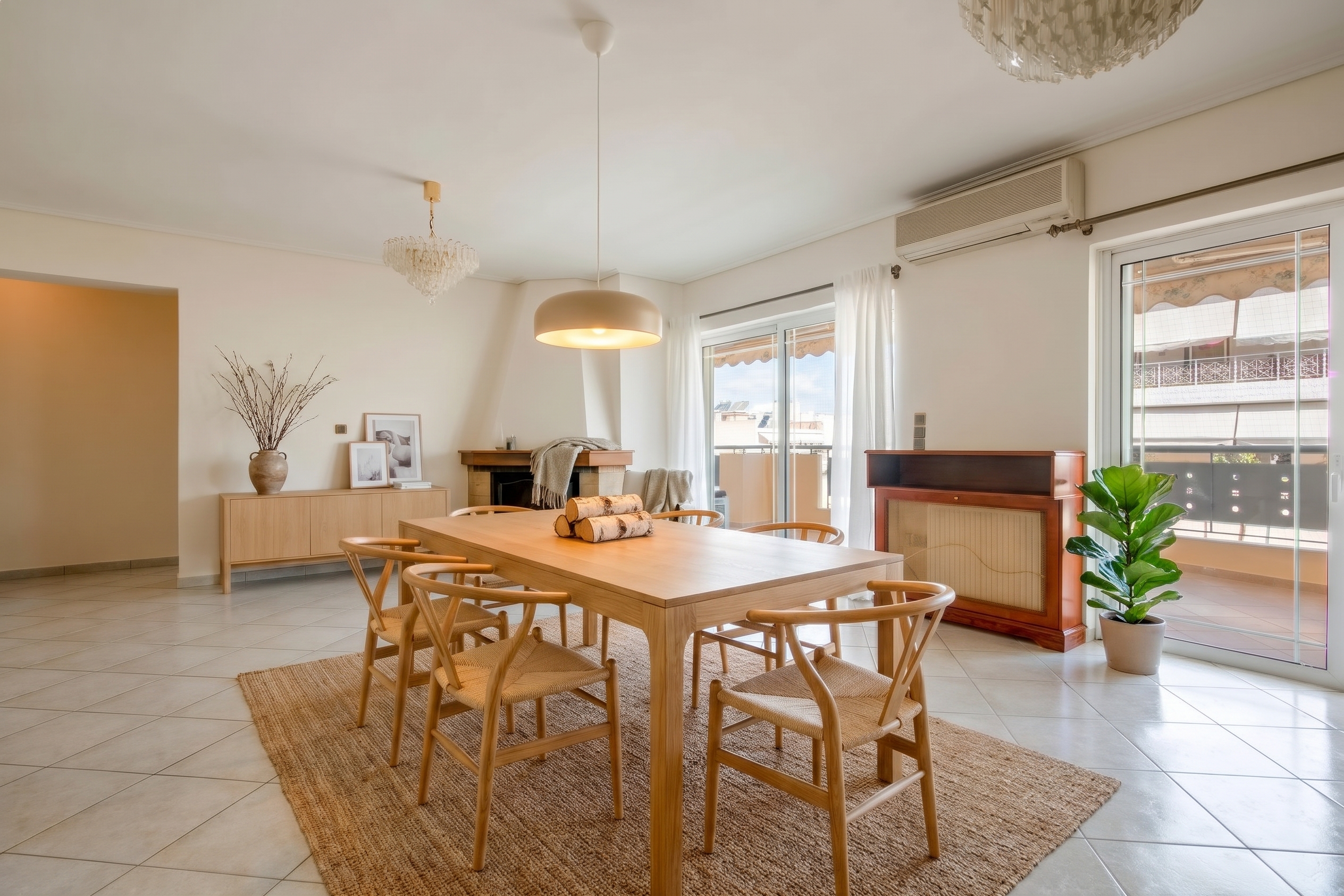 Spacious 128 sq.m. full floor apartment with Parking [KI-modifiziert]