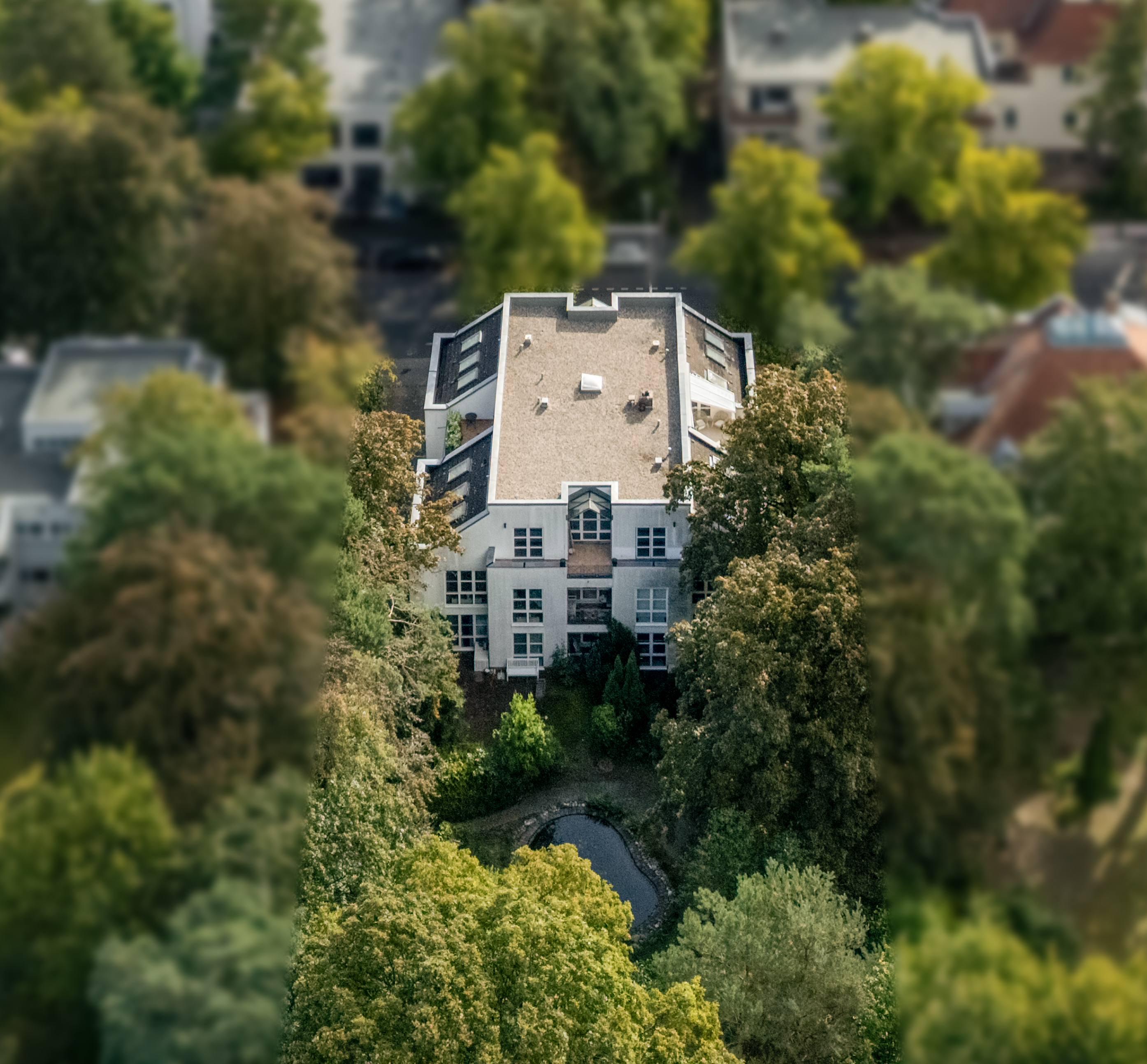 Living at Roseneck: Light-filled 3.5-room apartment with 2 terraces