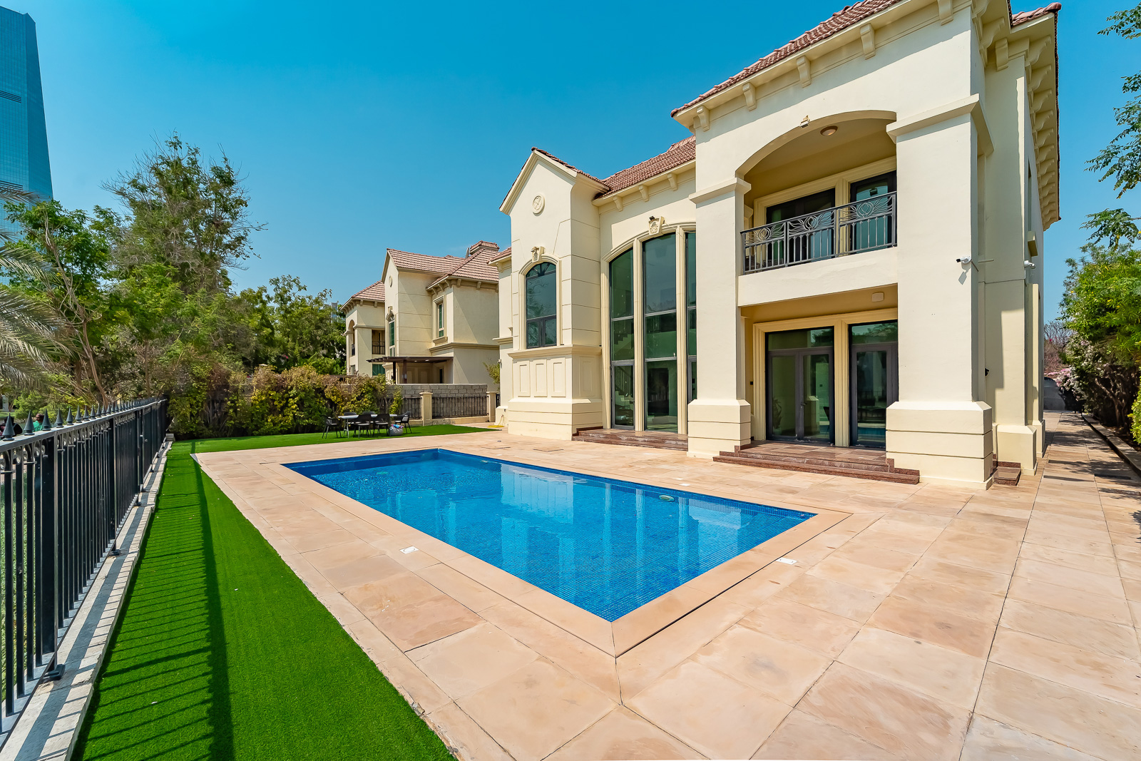 Lake View | Rare to Market | Garden Hall