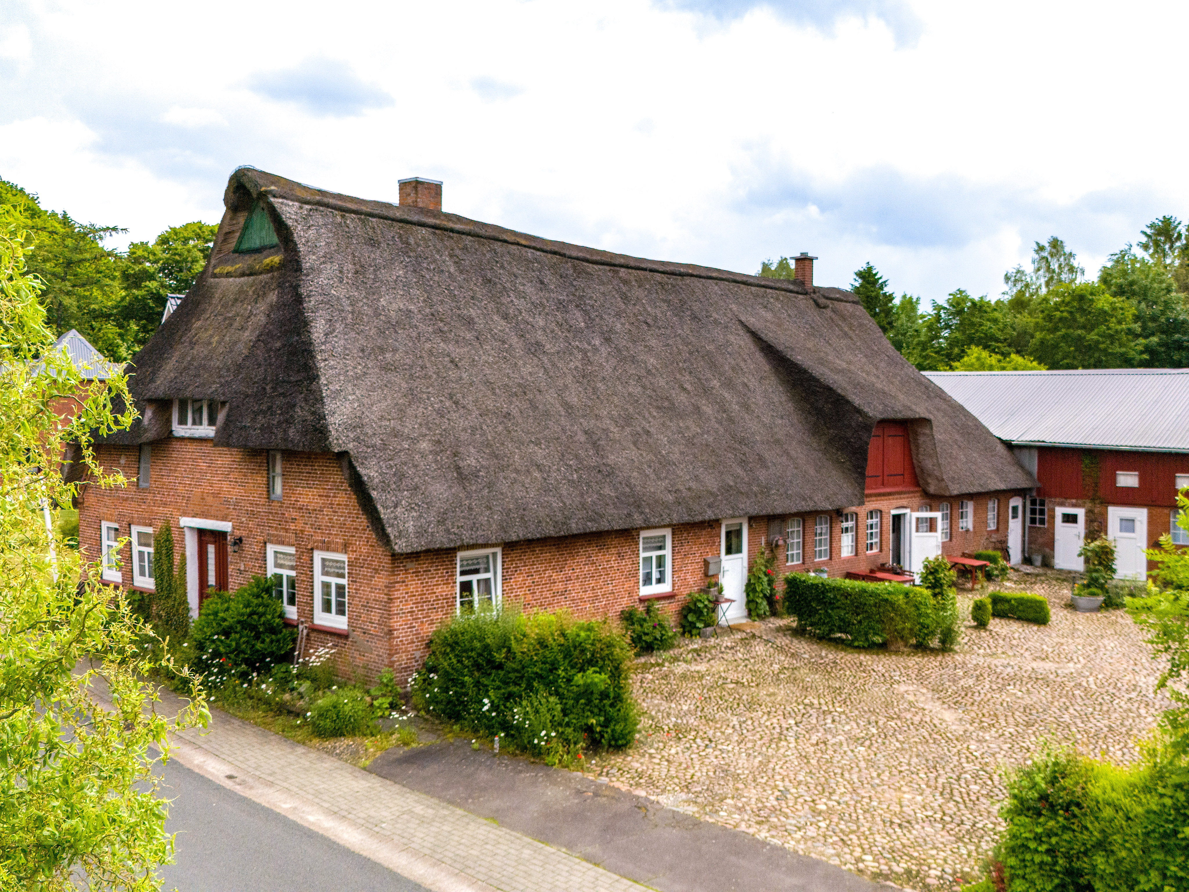 Resthof unter Reet – Wohnen mit vielfältigen Möglichkeiten