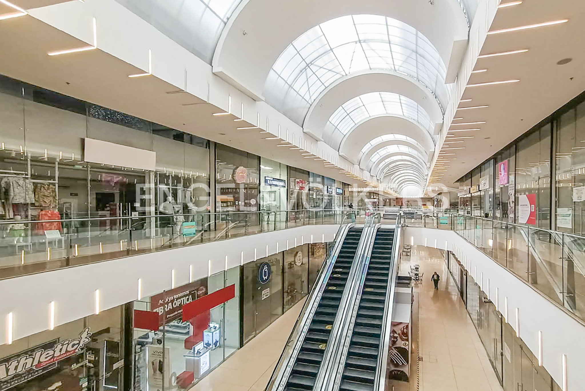 Local en Centro Comercial Metrópolis con parqueadero