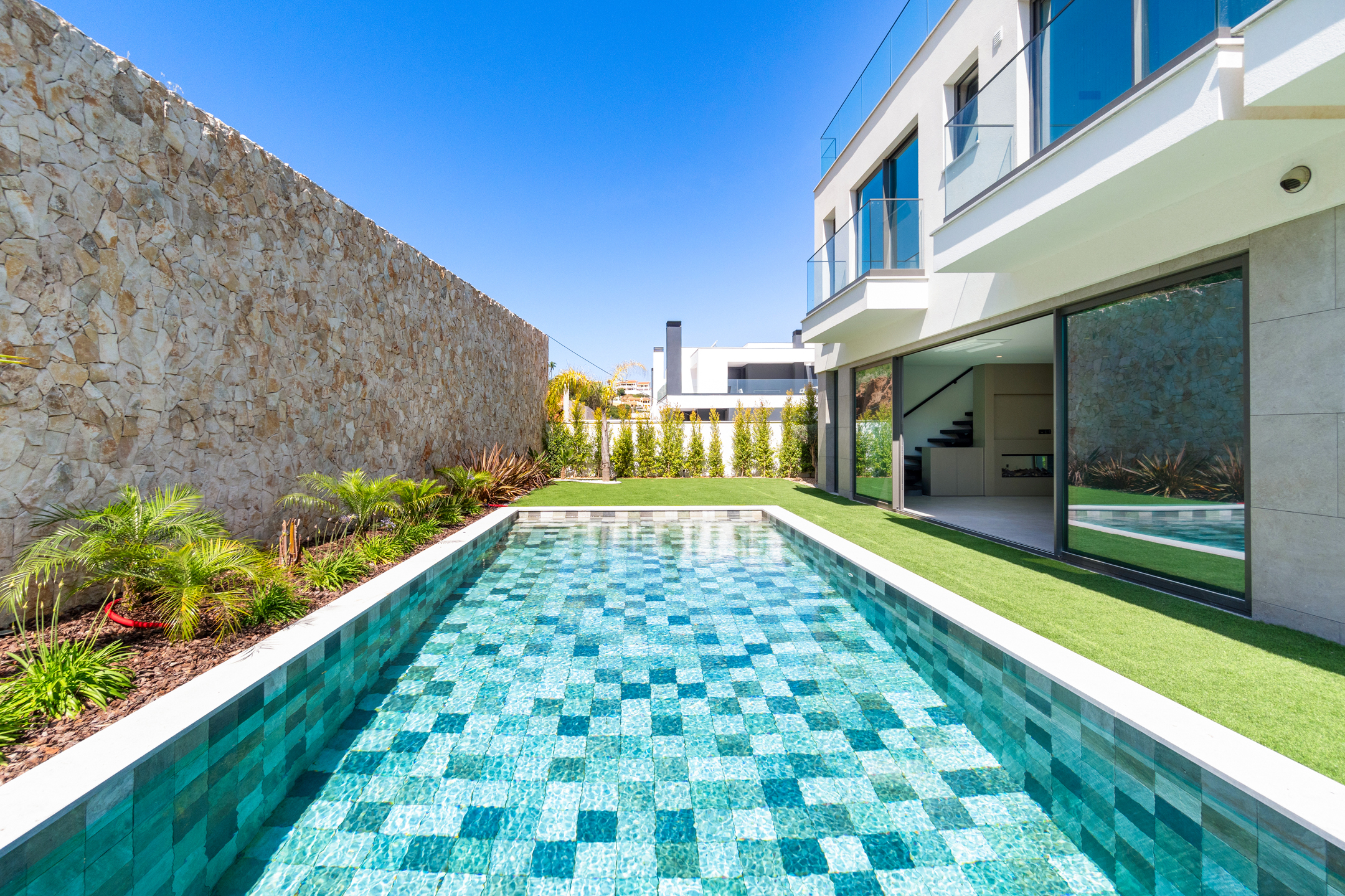 New and Modern 4-Bedroom Villa with Pool and Jacuzzi