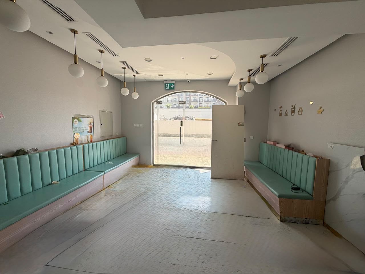 Turnkey Coffee / Cake Shop | Fully Fitted