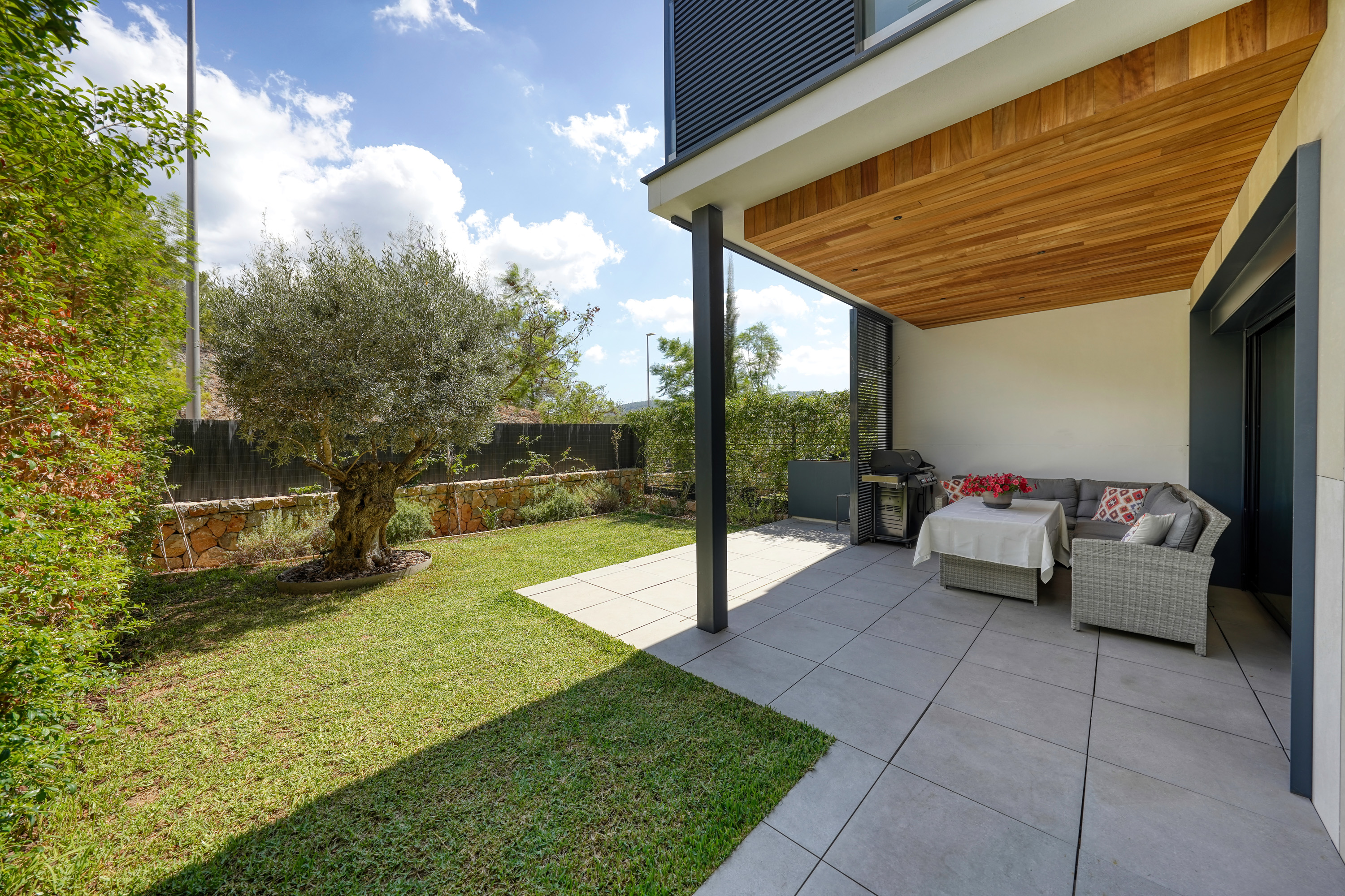 Charming garden apartment in a sought-after residential complex near Son Vida