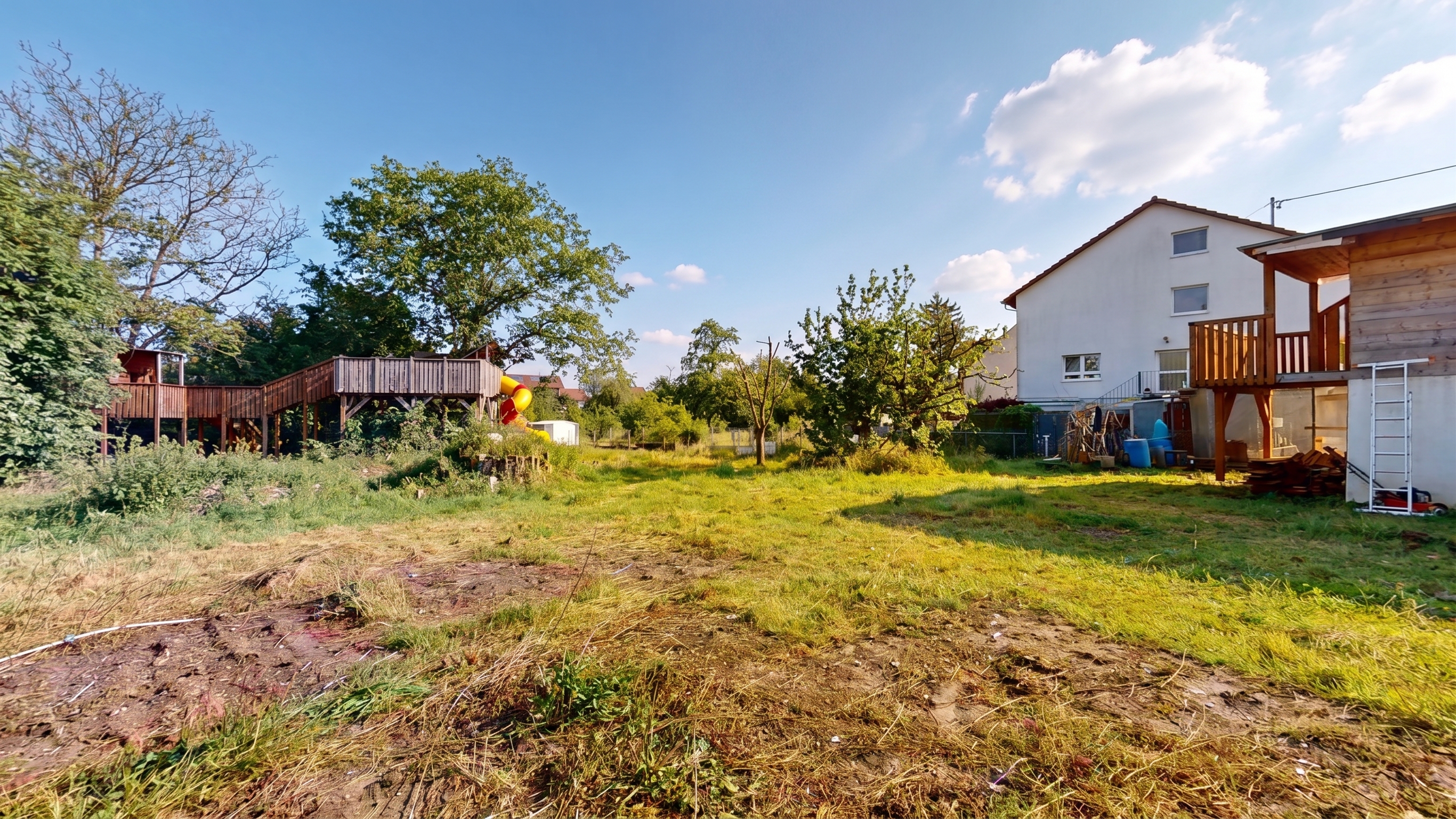 Wohnen im Grünen - teilsaniertes Einfamilienhaus mit wunderschönem Garten