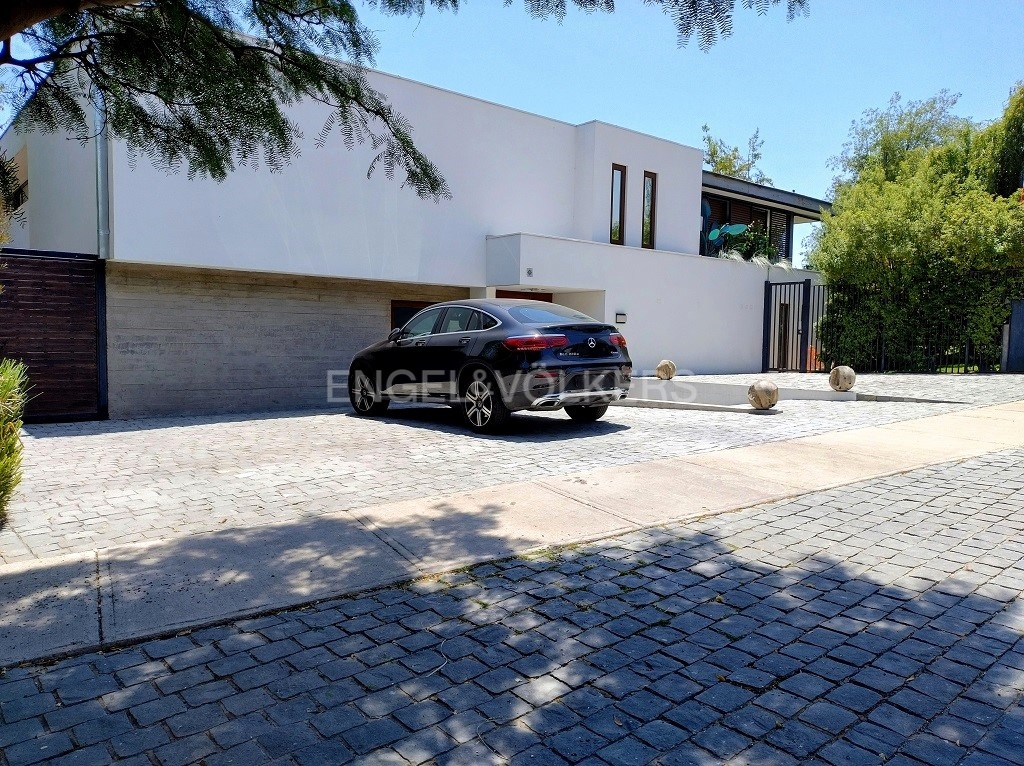 Los Bosques arriendo, casa moderna y paneles solares