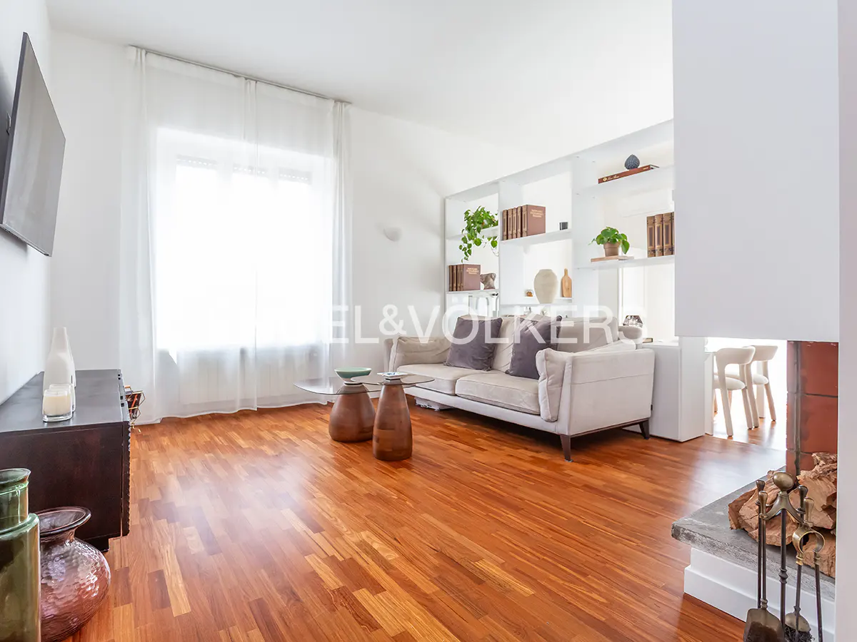 Living Area – Lounge Area
