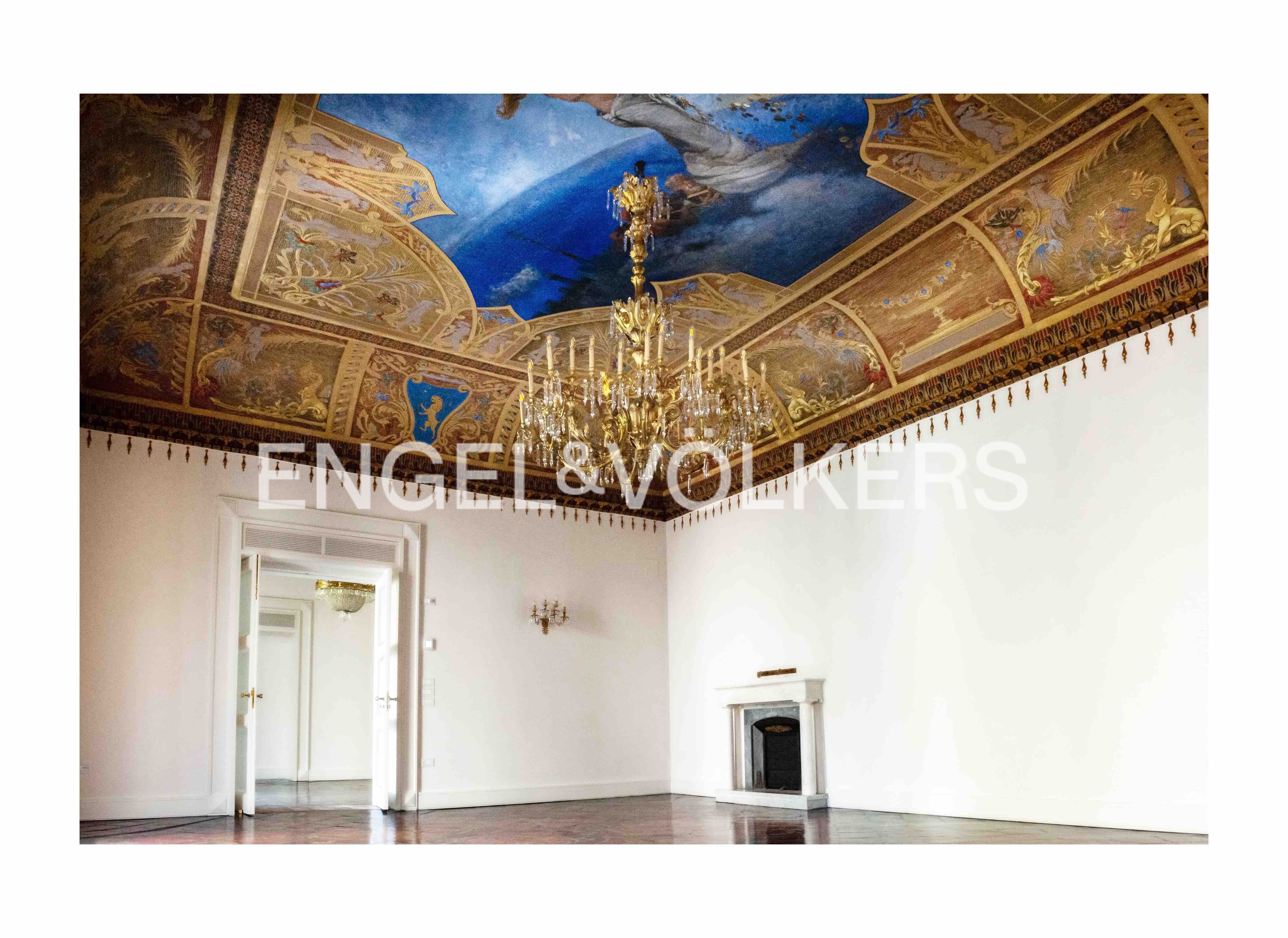 Residenza Storica con Design Contemporaneo: un'Opera d'Arte a Salerno