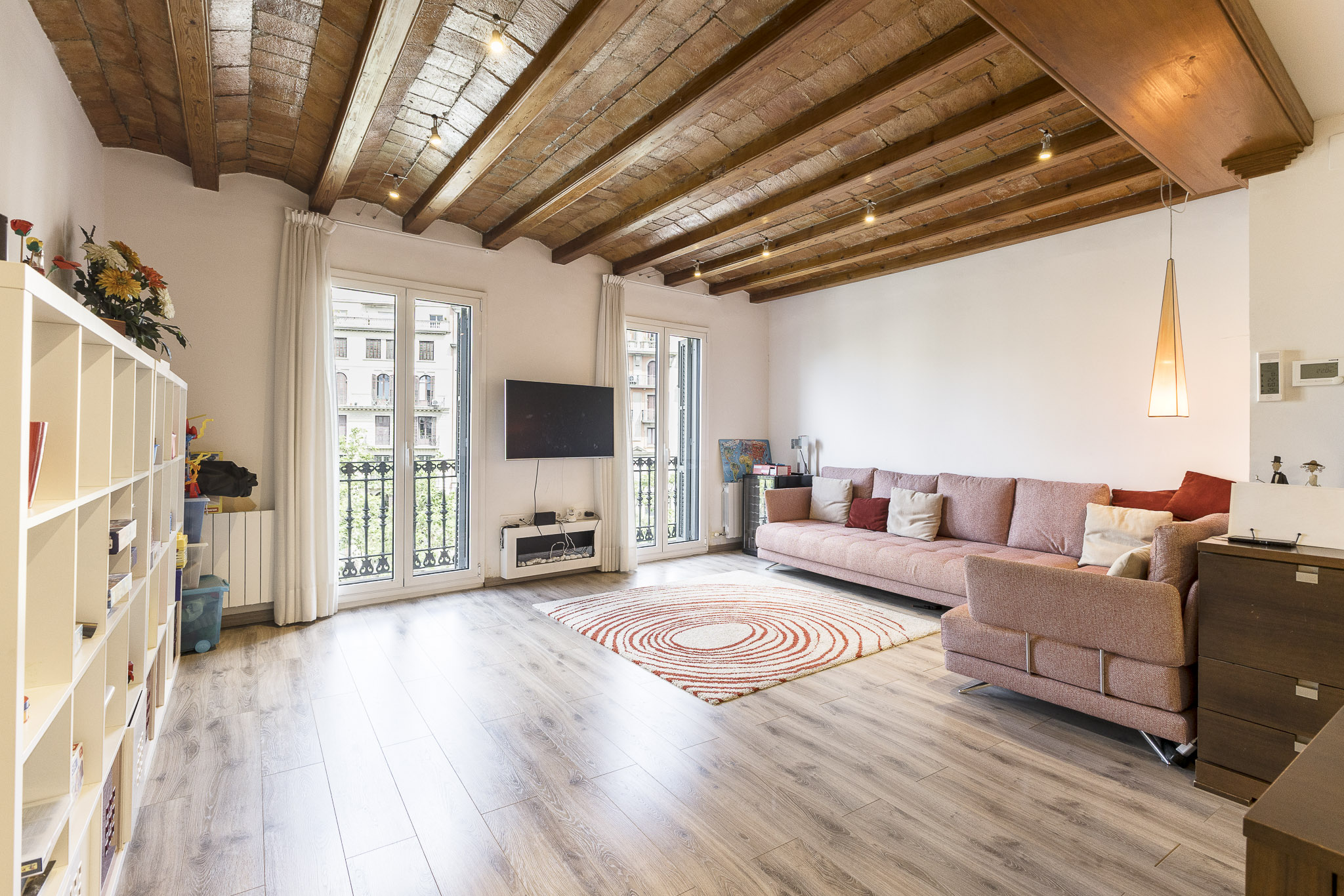 Fantastic apartment with open views in Eixample Right