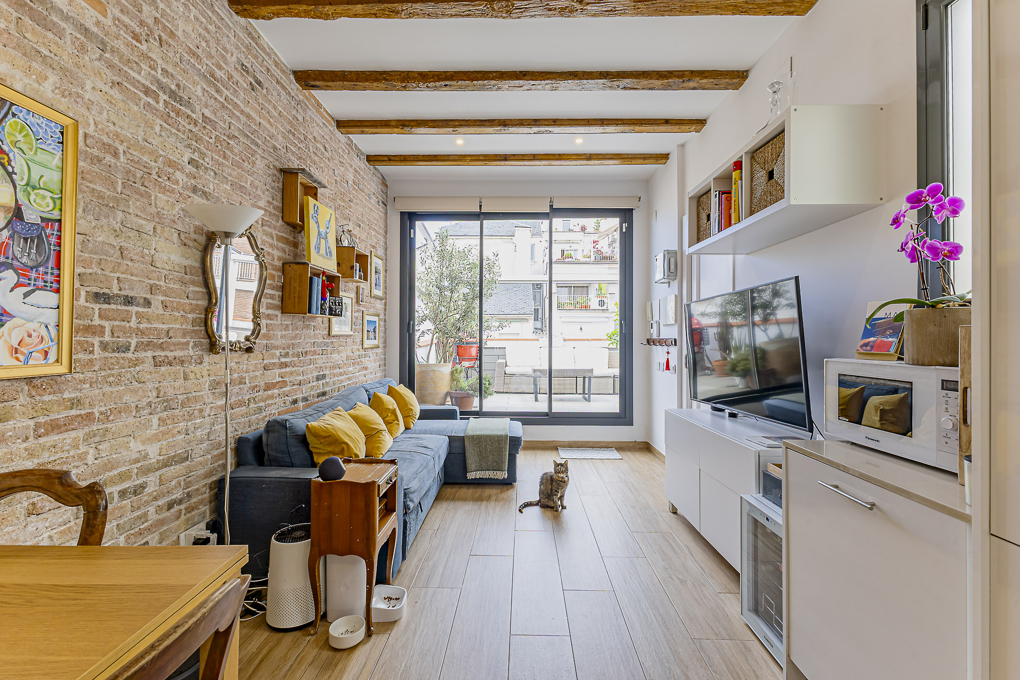 Renovated gem with two terraces and postcard views in the heart of El Clot