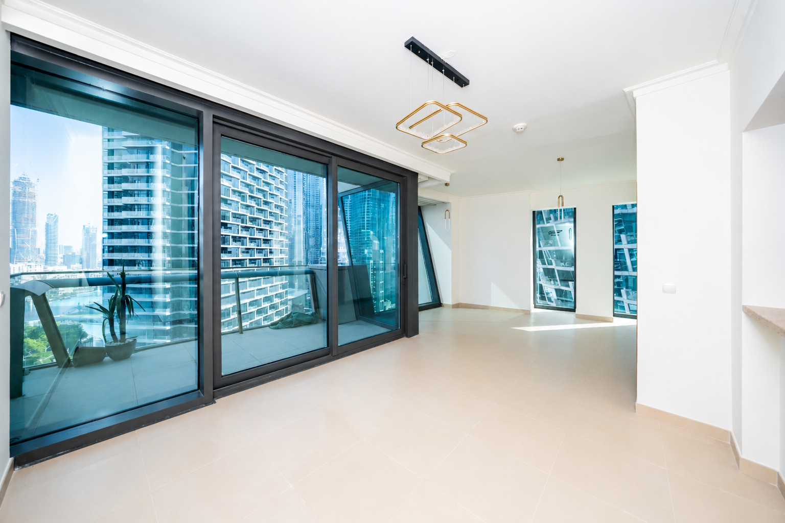 Burj Khalifa View | Luxurious | Bright