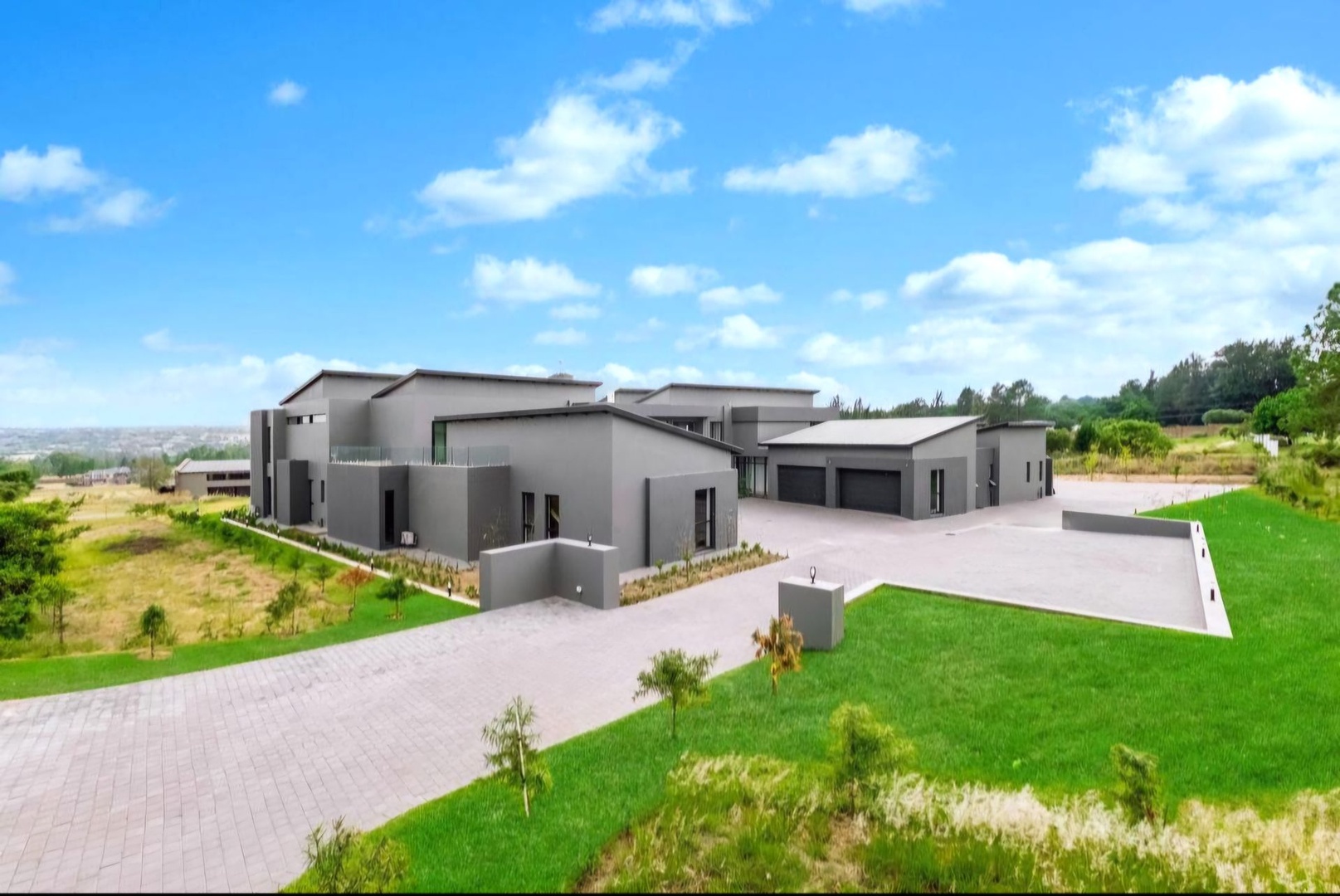 7 Bedroom house for sale in Kyalami AH