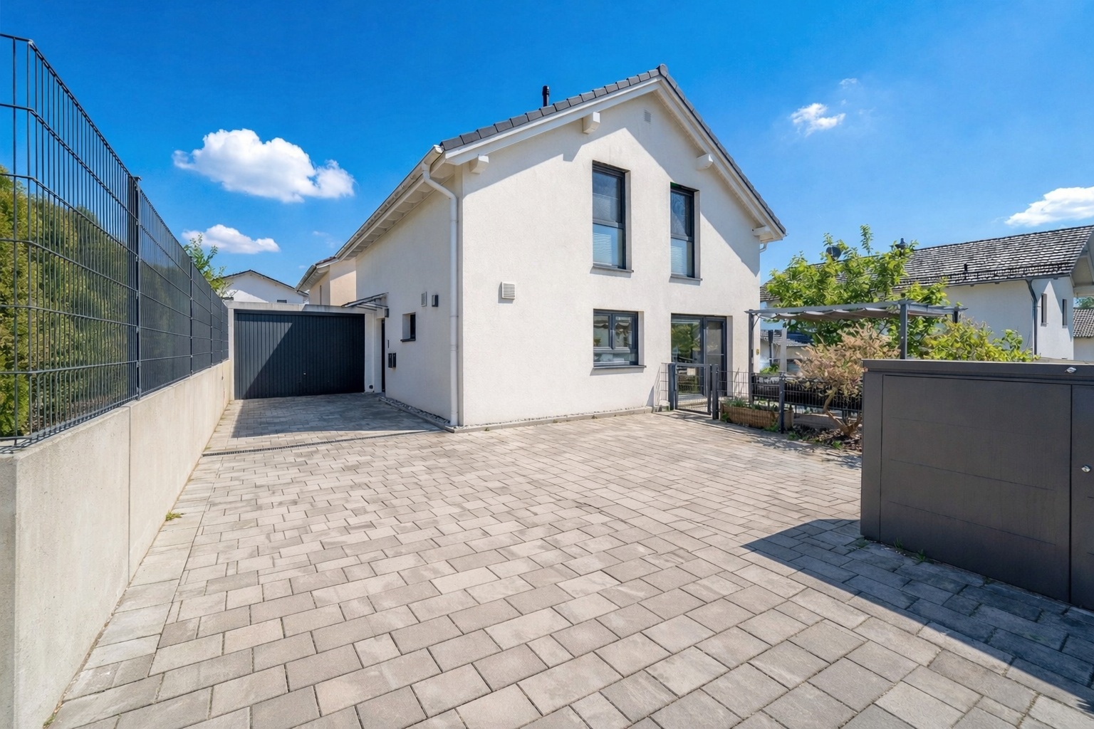 Frühling, Sommer, neues Zuhause - Familienparadies mit Garten, Pool und Platz zum Leben