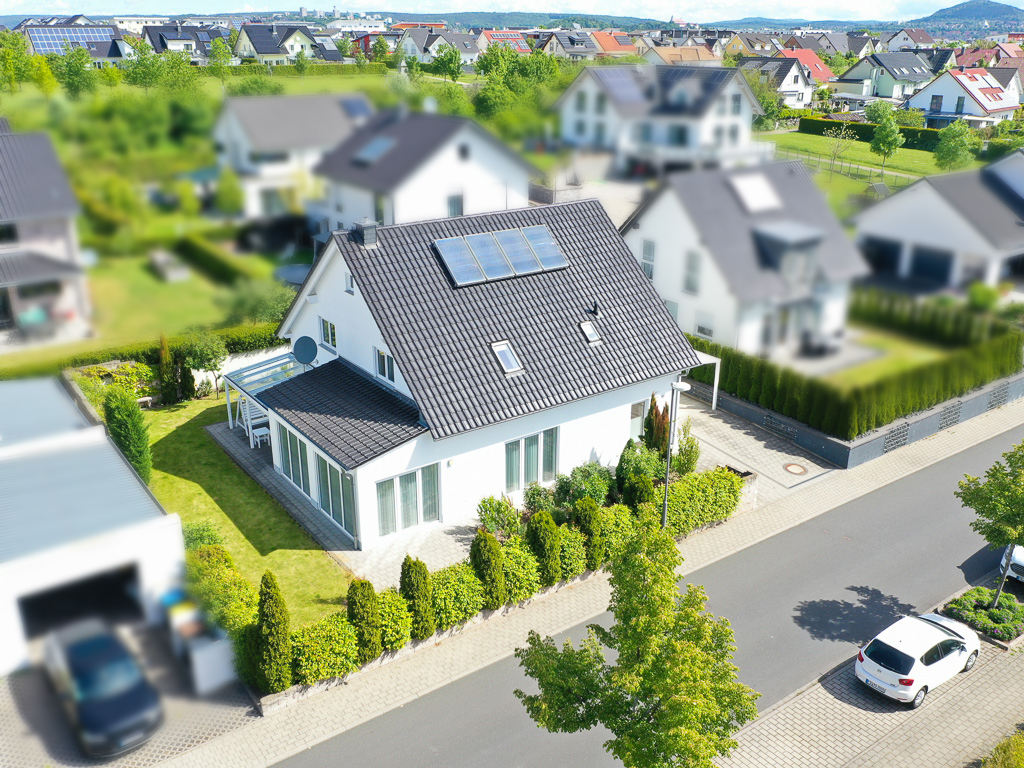Modernes Einfamilienhaus mit hochwertiger Ausstattung, Sauna und schön angelegtem Garten