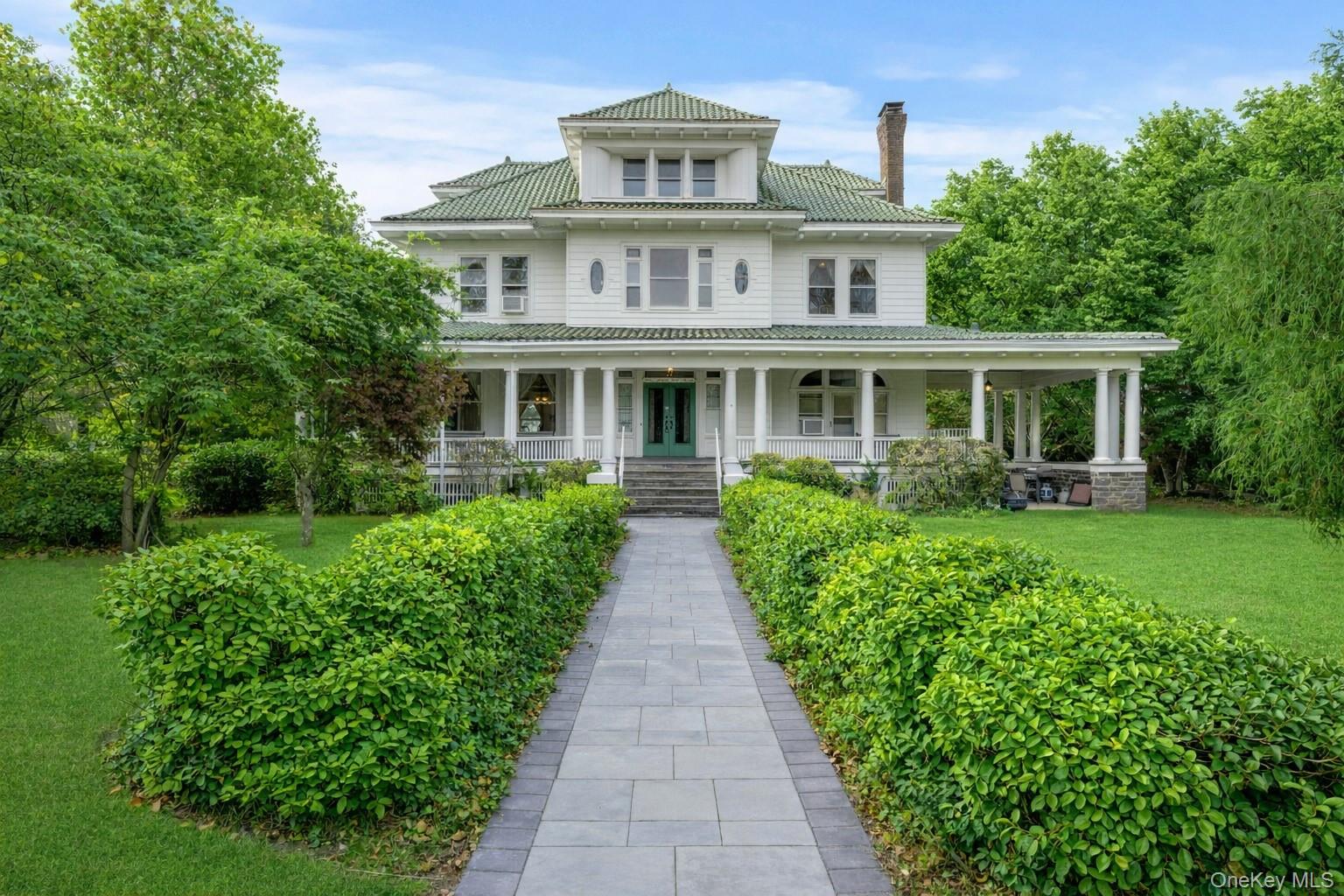 Historic Estate - Queen Anne Colonial Charm