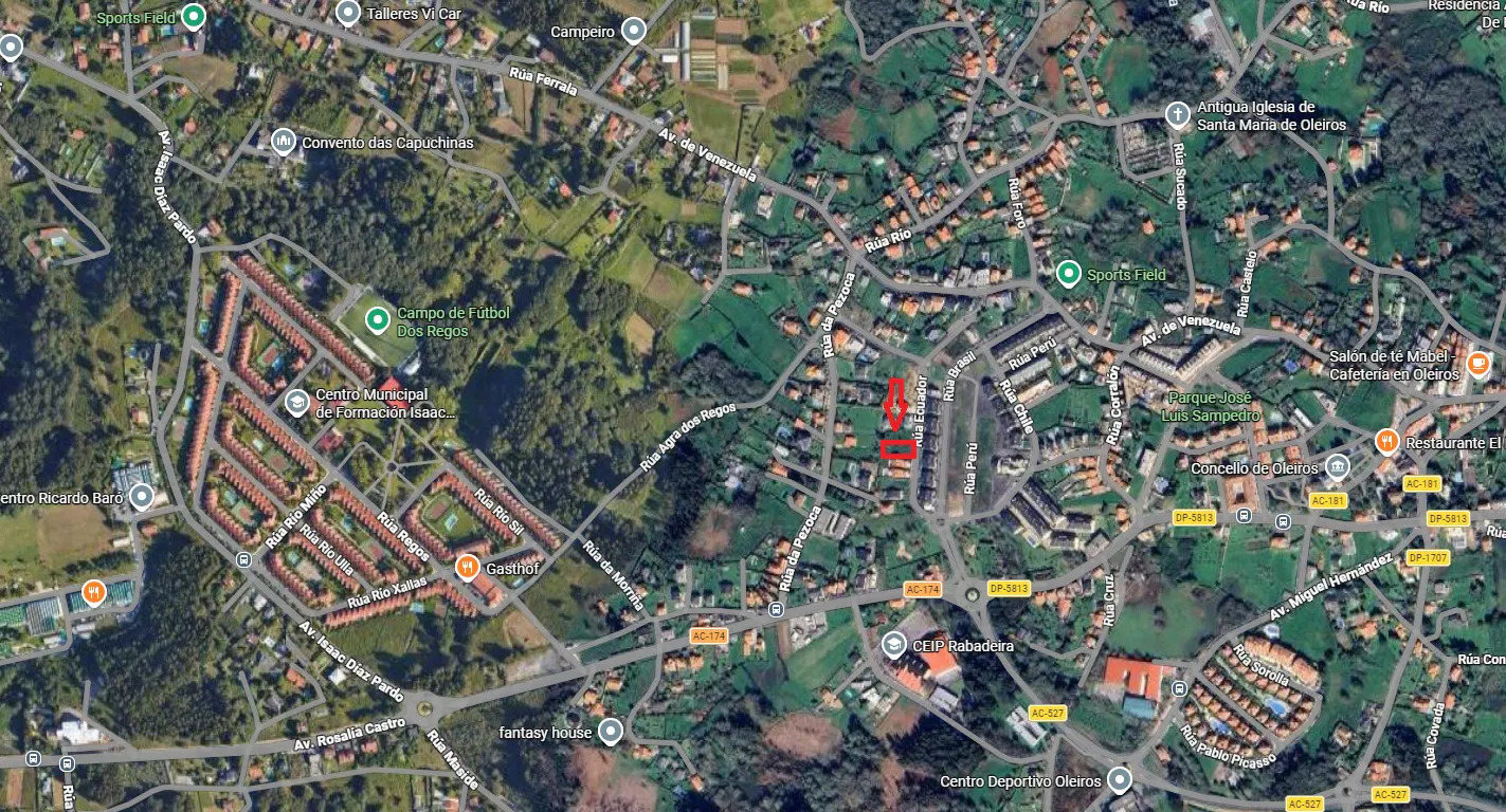 Aerial view of a residential area with houses, streets, and green spaces. Red outlines highlight specific properties.