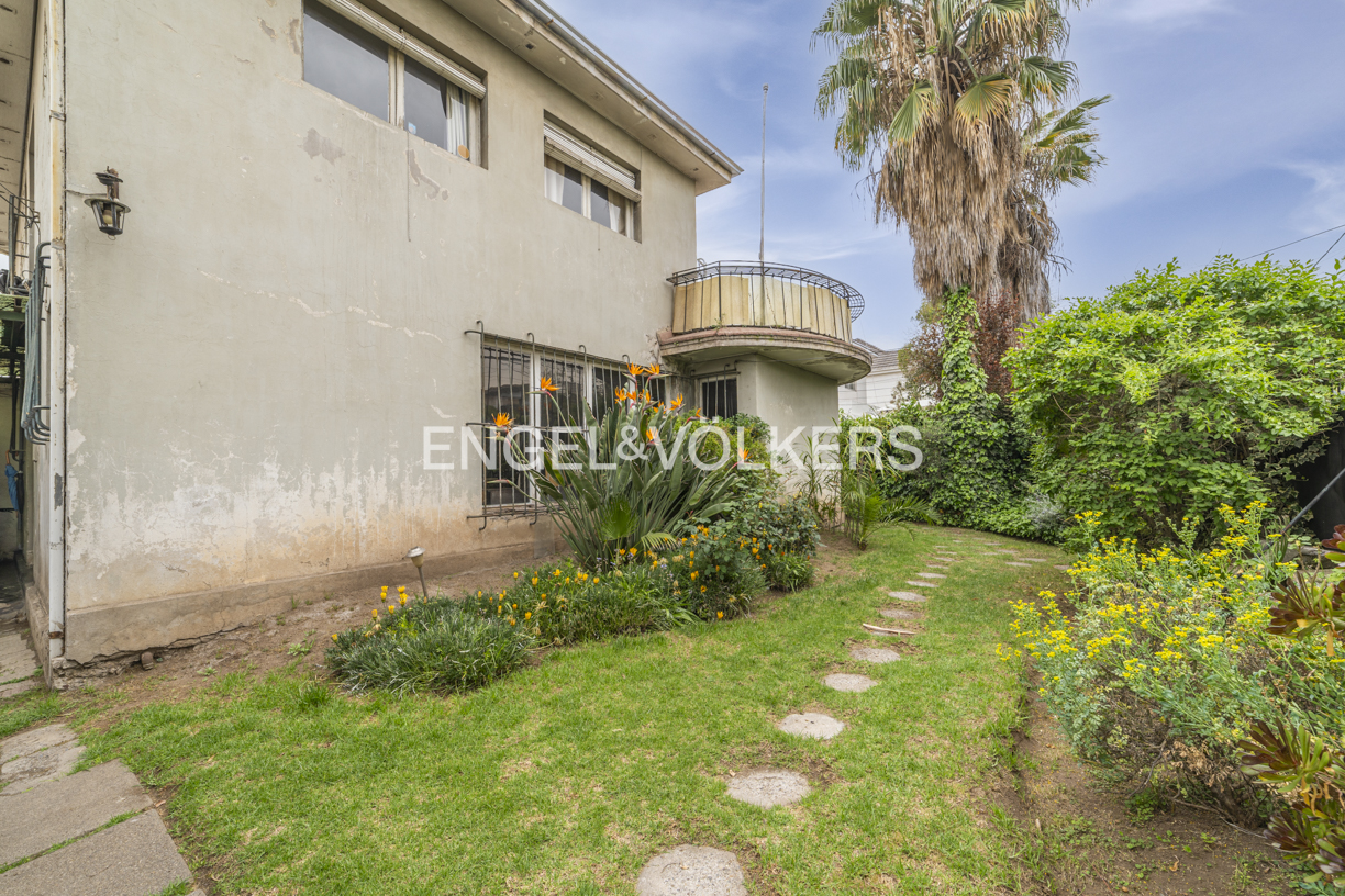 Casa en gran terreno para remodelar / R del Río y F Bilbao