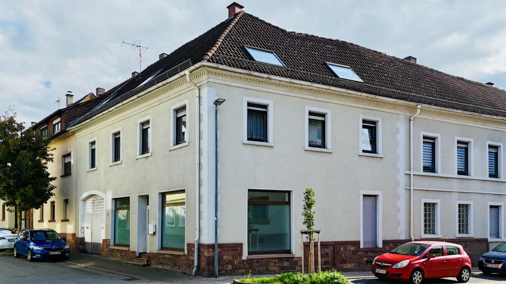 Wohn-/Geschäftshaus mit 5 Einheiten und Erweiterungsmöglichkeit