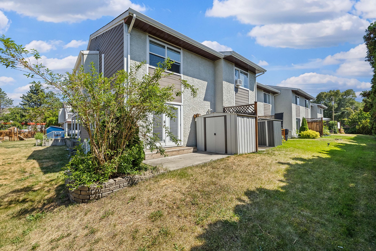 Move-In Ready 5 Bedroom Townhome