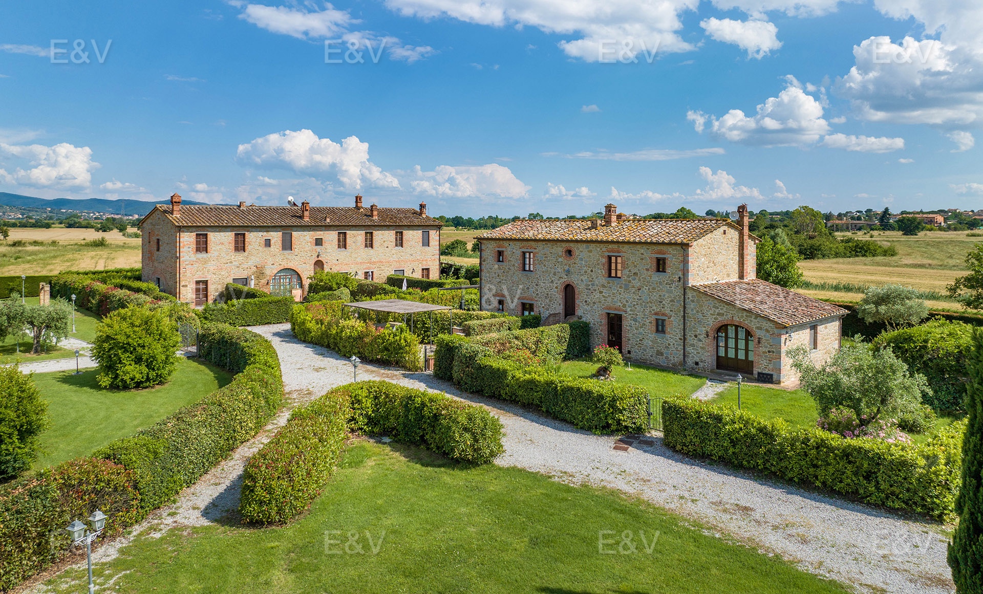 Elegant apartment with view of Cortona