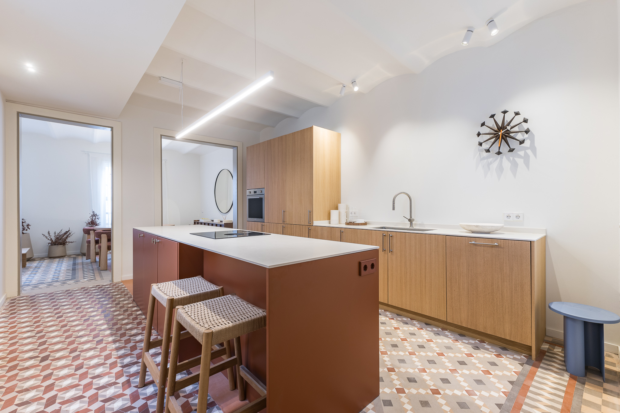Elegance and Historic Charm in the Heart of Barcelona's Gothic Quarter: Exclusive Luxury Apartment