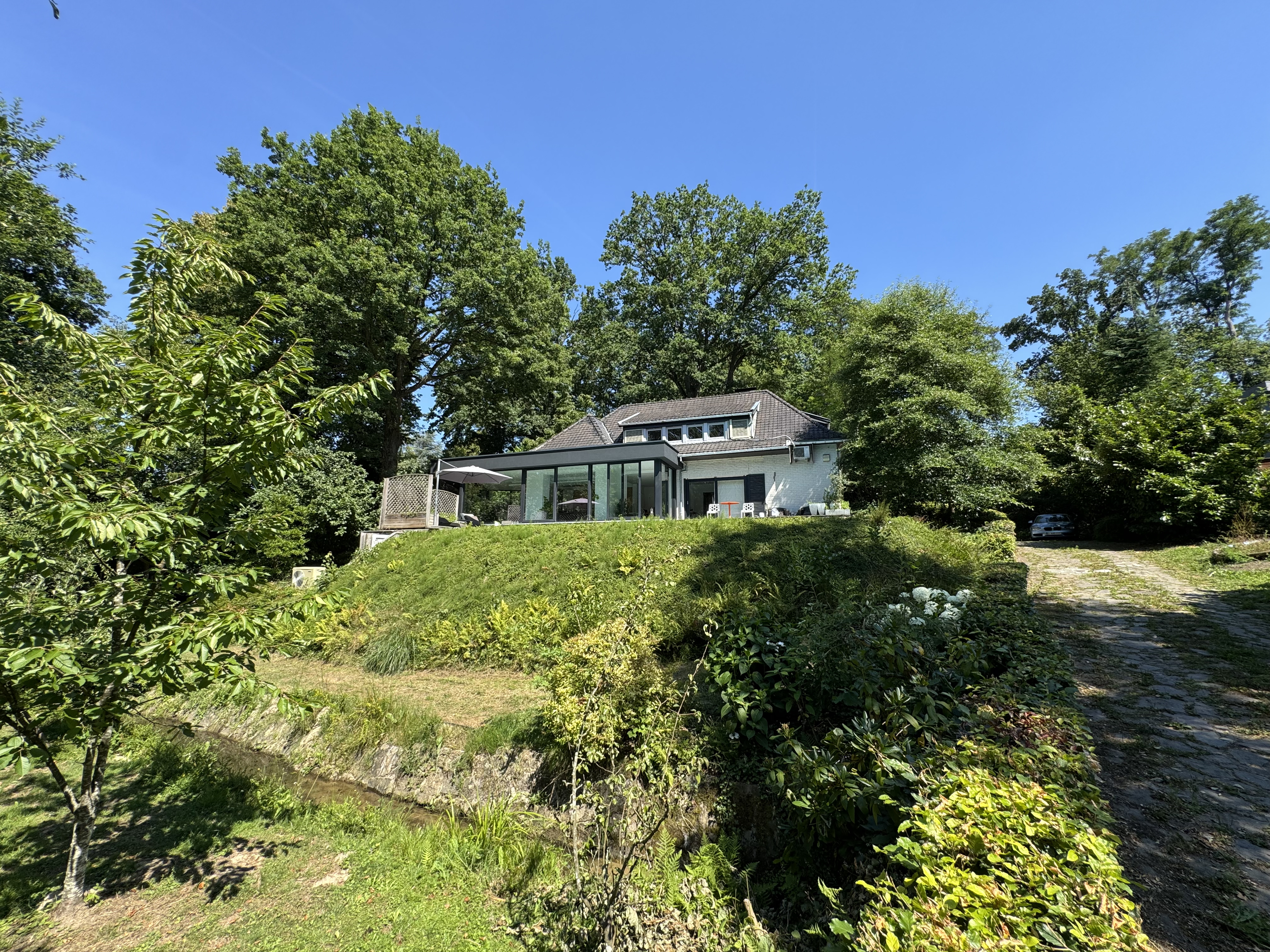 Prachtige villa met vier slaapkamers, ideaal gelegen