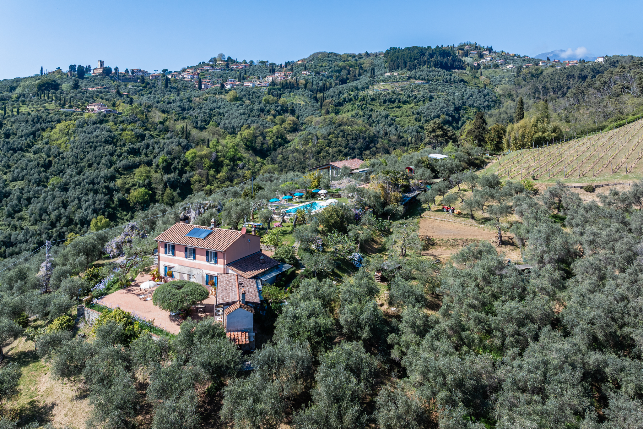 Tenuta con Luxury Glamping, villa privata e terreni biologici