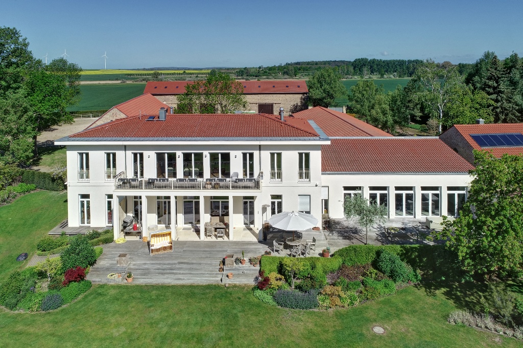 Einmaliges Landgut mit Gartenbau, modernem Herrenhaus, Wellness und absoluter Privatsphäre