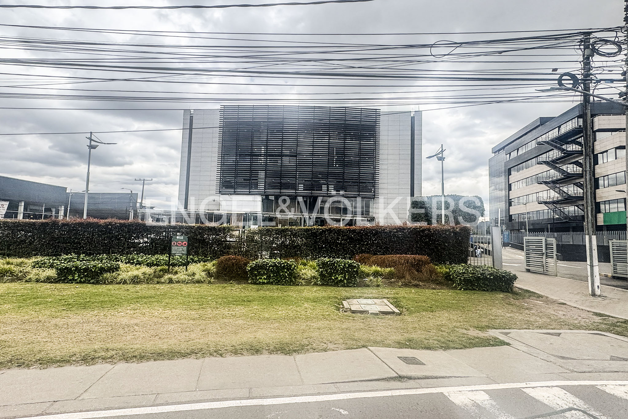 Arriendo Oficina con Parqueadero en OXUS Centro Empresarial Chía