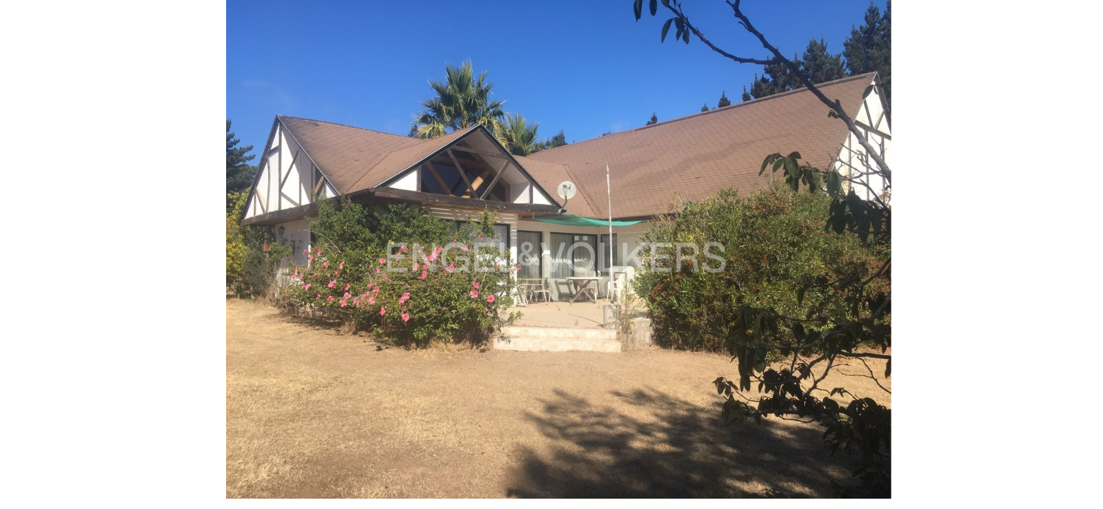 Estilo Ingles en condominio.