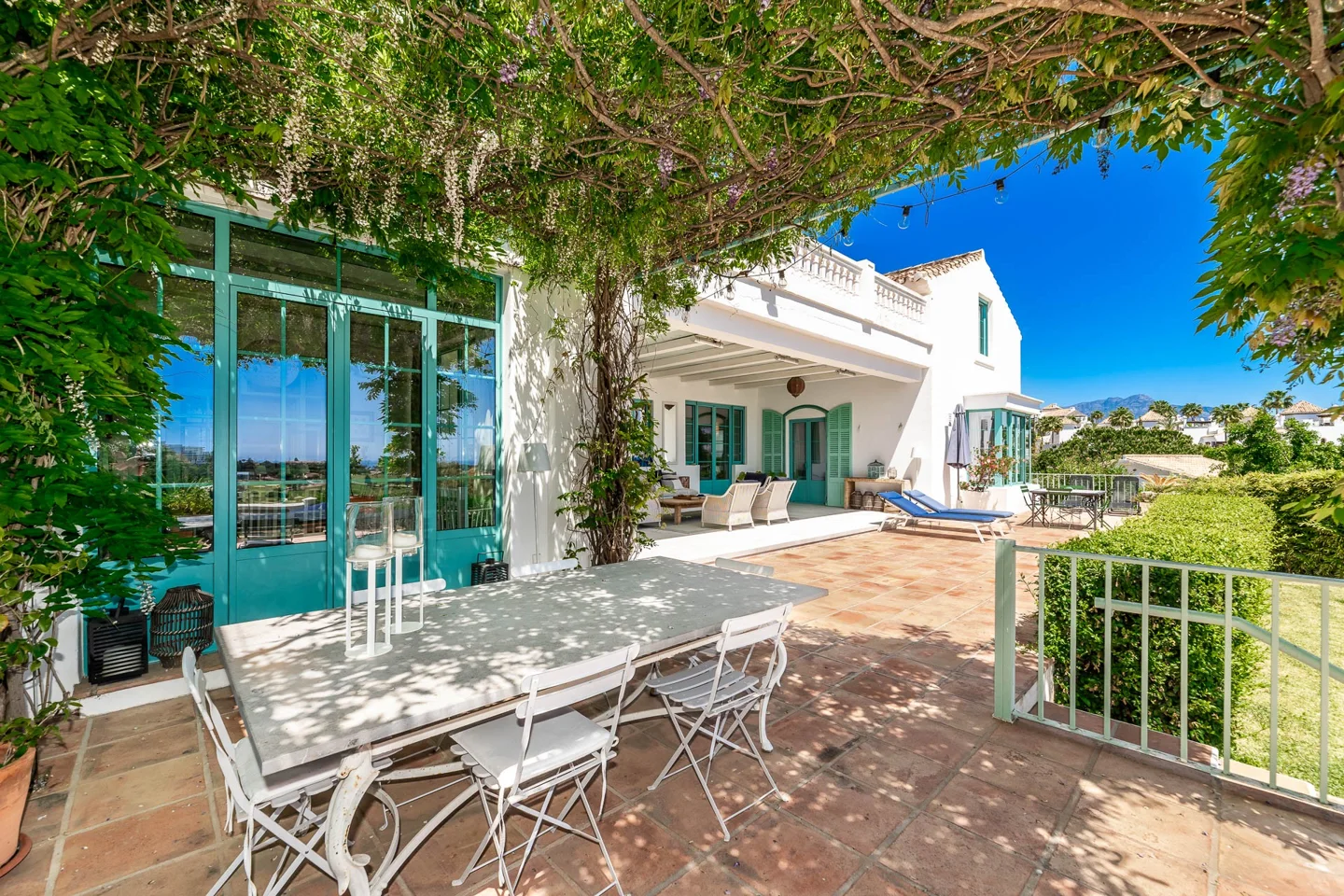 El Paraiso Alto: Impresionante villa mediterránea cerca del golf con vistas increíbles