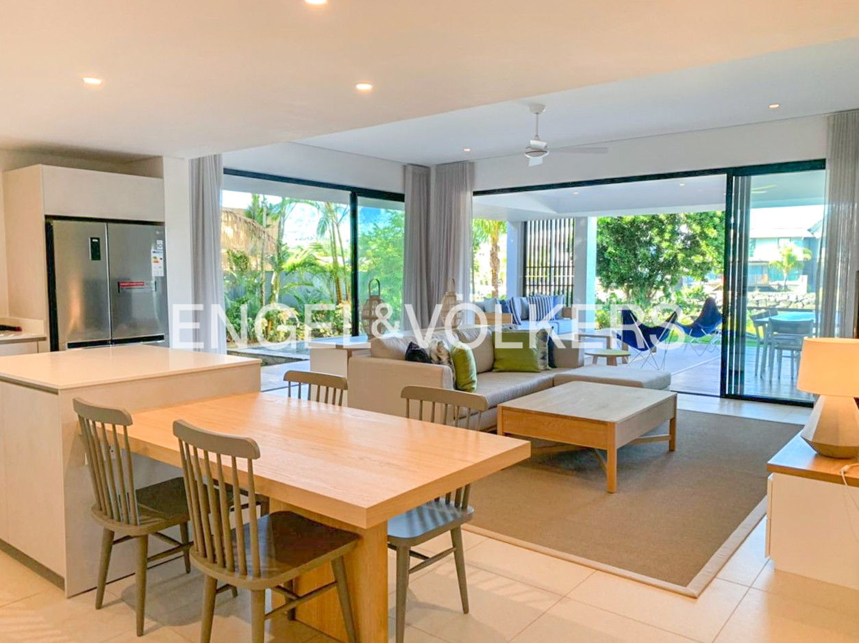 Waterfront Ground-Floor Apartment in Black River