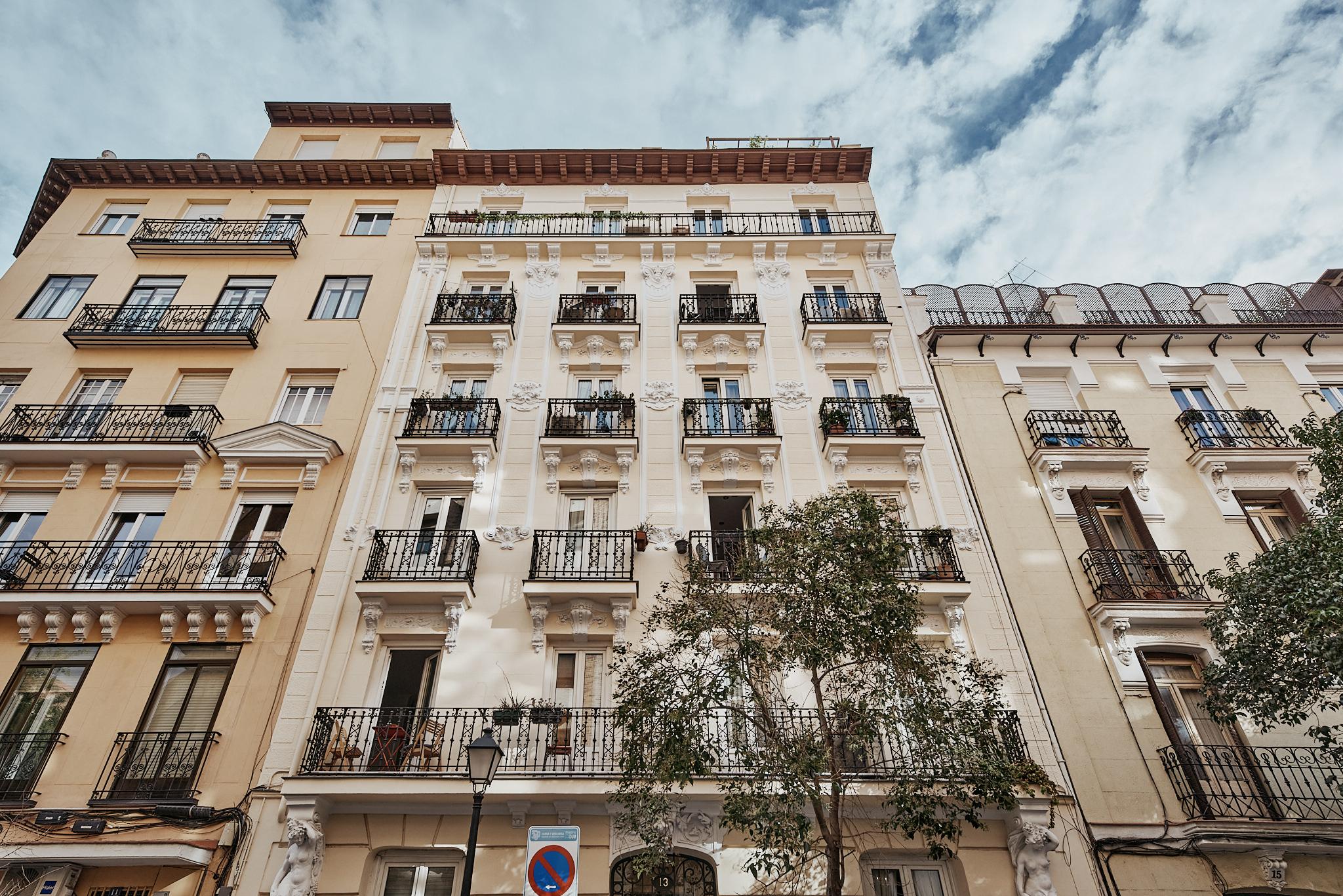 Exterior apartment to renovate with 6 bedrooms in Arapiles.