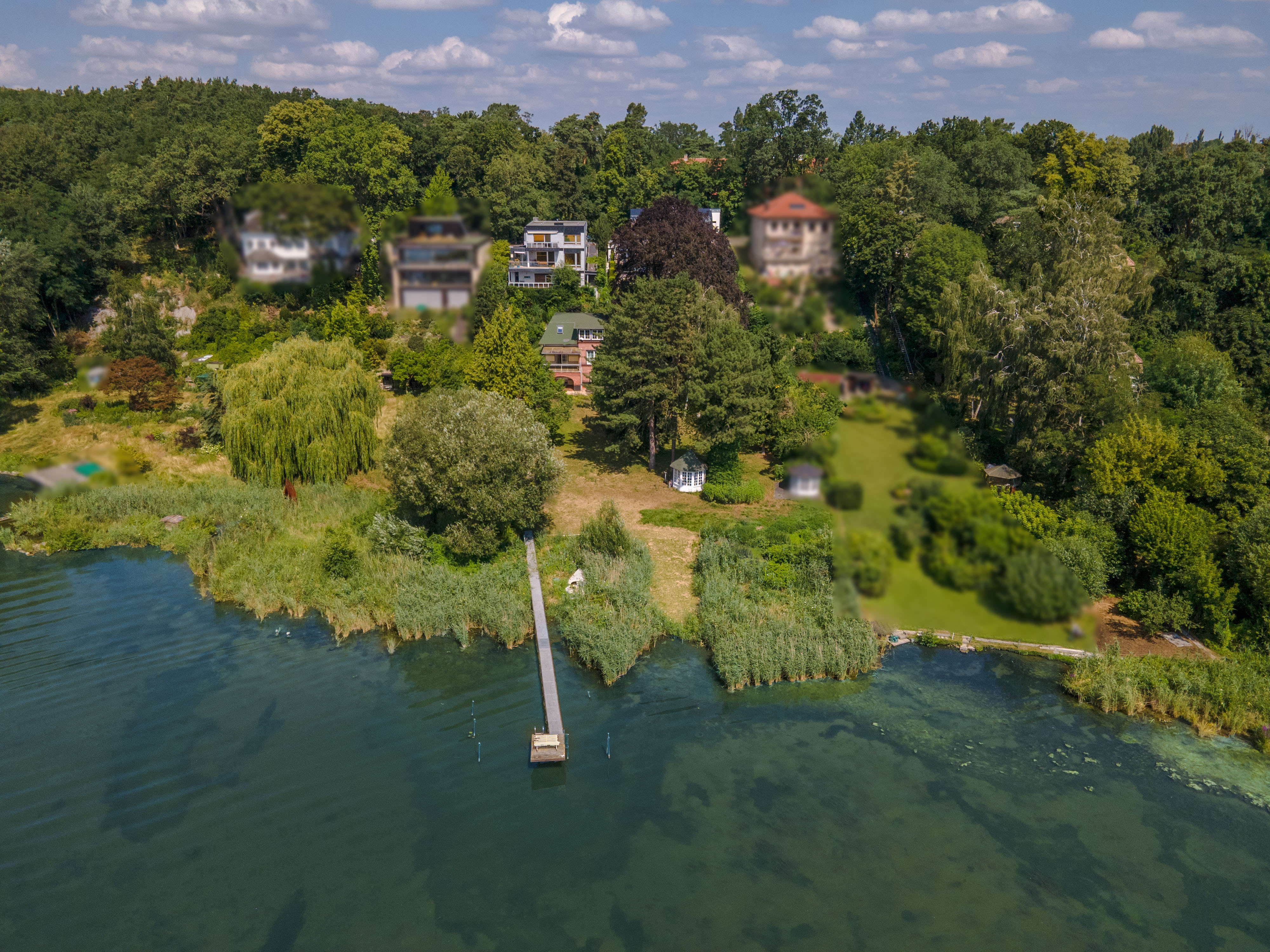 Wassergrundstück mit 3 Häusern, Bootssteg und fantastischem Blick auf die Pfaueninsel